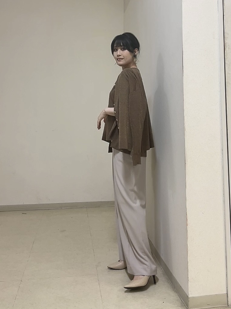 watanabeさんの「UNTITLED｜【アンサンブル可/秋羽織り/シアー】前後2WAYカーディガン」を使ったコーディネート
