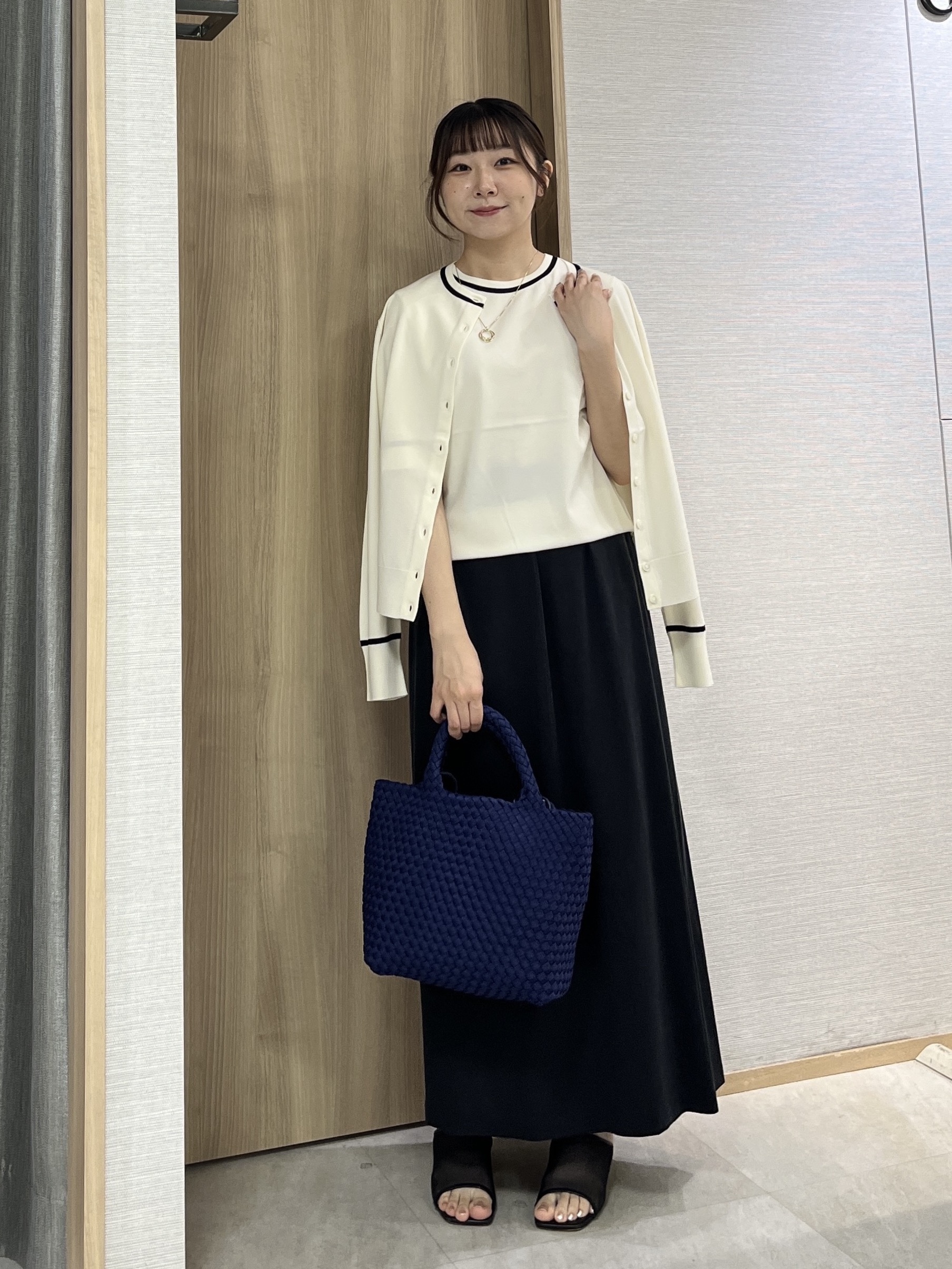 KAHOさんの「UNTITLED｜【アンサンブル可/きれいめ/通勤】コンパクト5分袖ニット」を使ったコーディネート