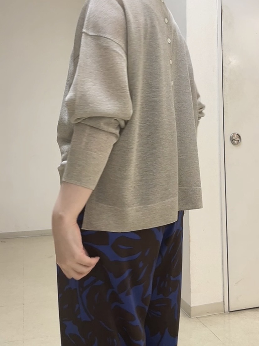 watanabeさんの「UNTITLED｜【アンサンブル可/秋羽織り/シアー】前後2WAYカーディガン」を使ったコーディネート
