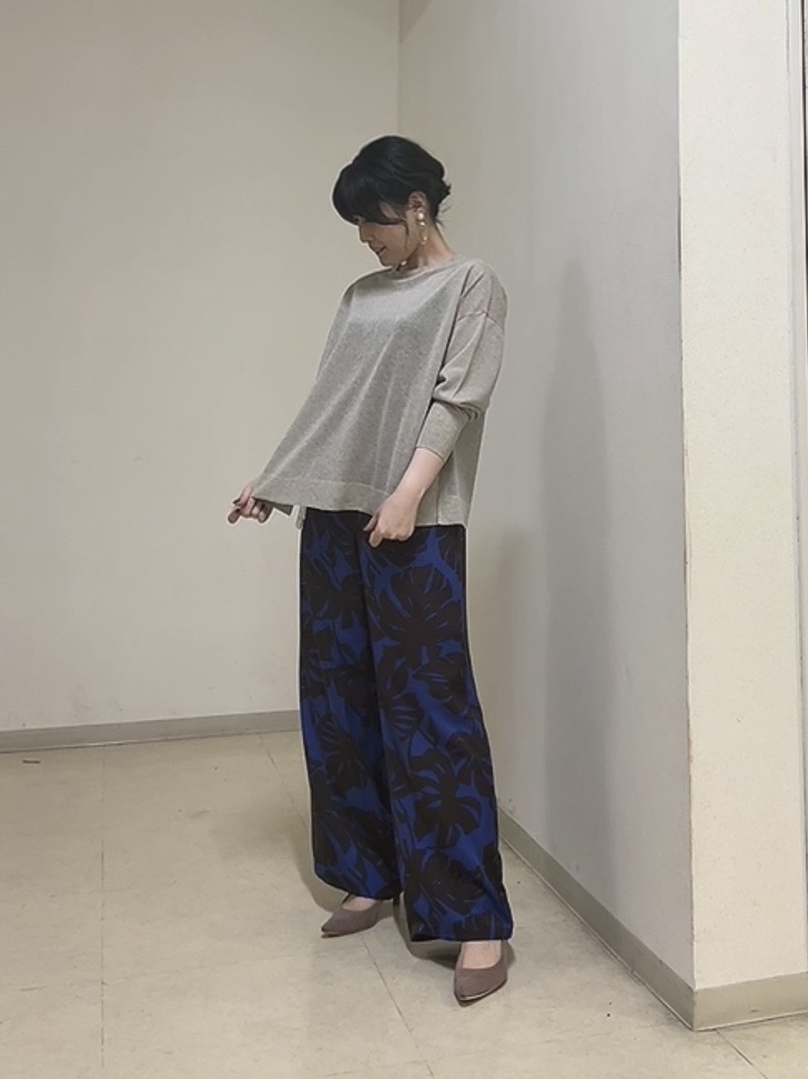 watanabeさんの「UNTITLED｜【アンサンブル可/秋羽織り/シアー】前後2WAYカーディガン」を使ったコーディネート