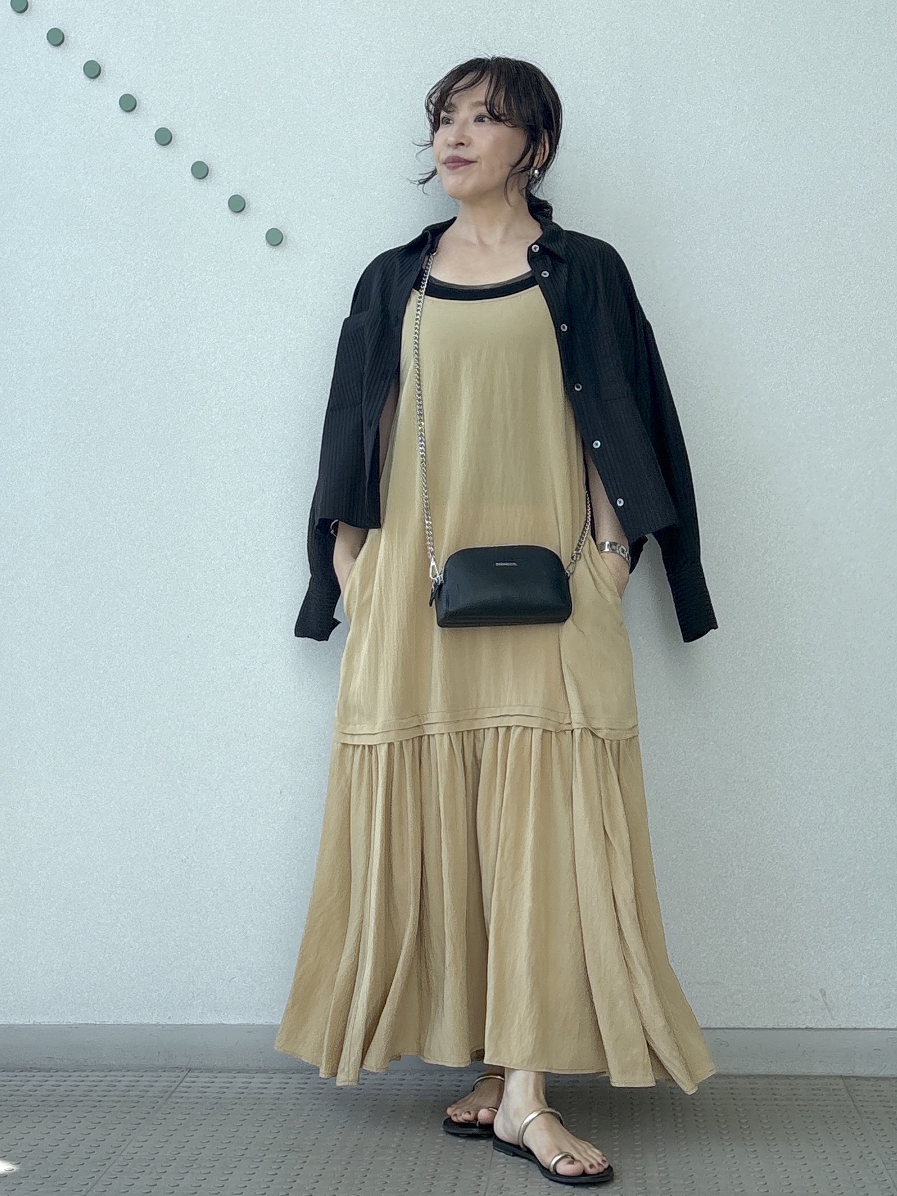 kawamuraさんの「DRESSTERIOR｜◆シアーストライプクロップドシャツ」を使ったコーディネート