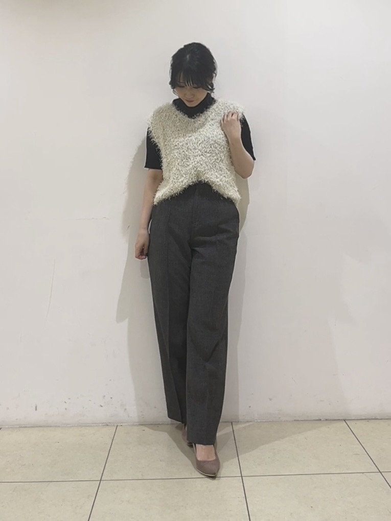 watanabeさんの「UNTITLED｜【洗える】ファンシーヤーンVネックニットベスト」を使ったコーディネート