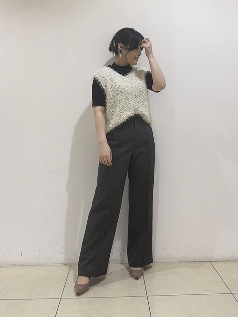 watanabeさんの「UNTITLED｜【洗える】ファンシーヤーンVネックニットベスト」を使ったコーディネート