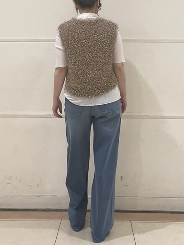 watanabeさんの「UNTITLED｜【洗える】ファンシーヤーンVネックニットベスト」を使ったコーディネート