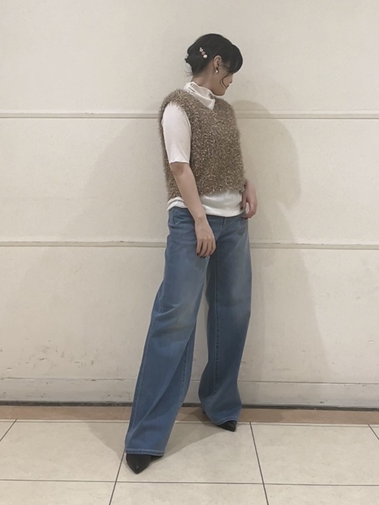 watanabeさんの「UNTITLED｜【洗える】ファンシーヤーンVネックニットベスト」を使ったコーディネート
