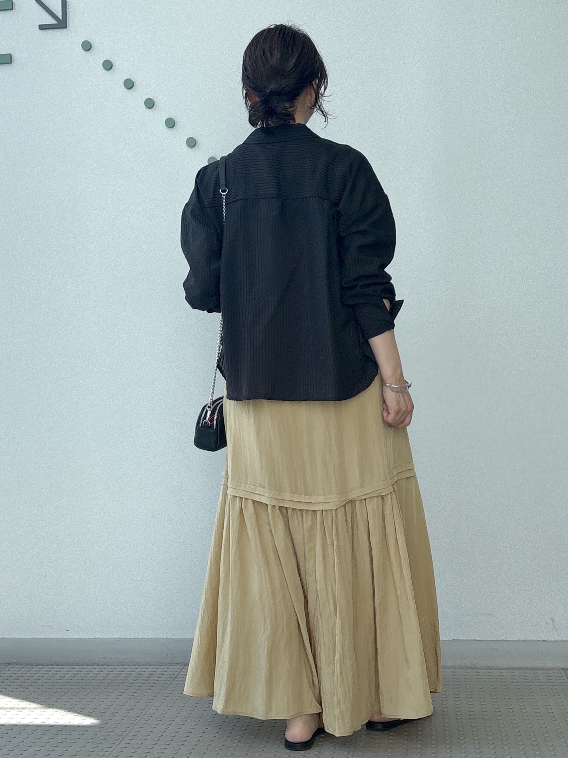 kawamuraさんの「DRESSTERIOR｜◆シアーストライプクロップドシャツ」を使ったコーディネート
