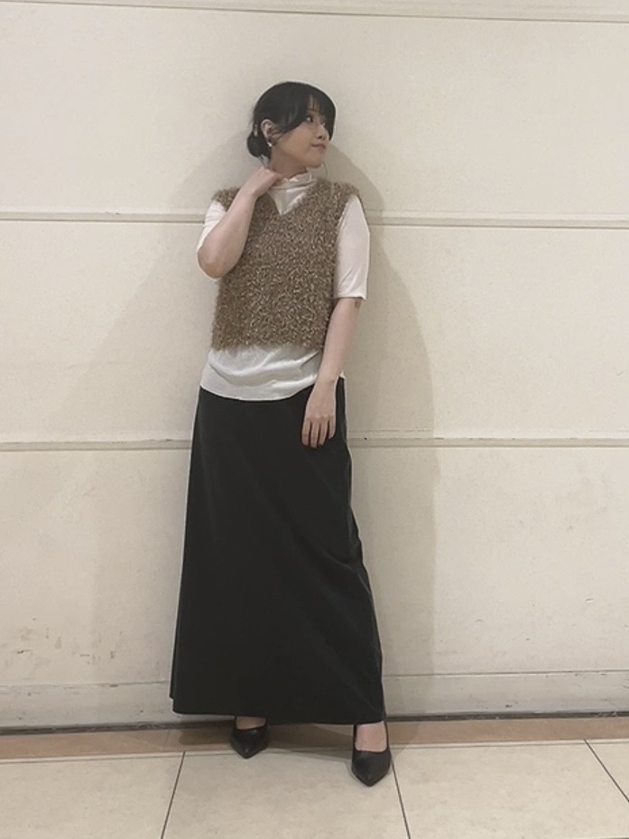 watanabeさんの「UNTITLED｜【洗える】ファンシーヤーンVネックニットベスト」を使ったコーディネート