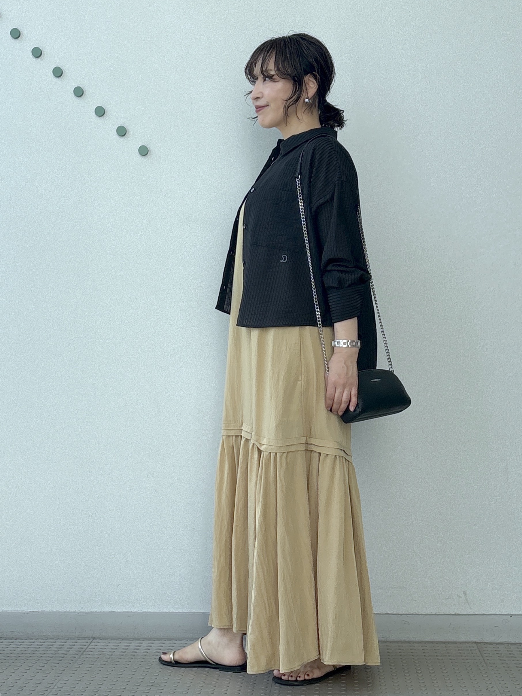 kawamuraさんの「DRESSTERIOR｜◆シアーストライプクロップドシャツ」を使ったコーディネート