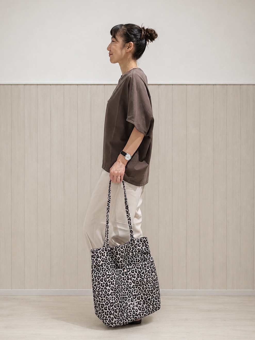 まつみさんの「SHOO･LA･RUE｜【洗濯機可/体型カバー】インせず着られる 上品見えのドルマントップス」を使ったコーディネート