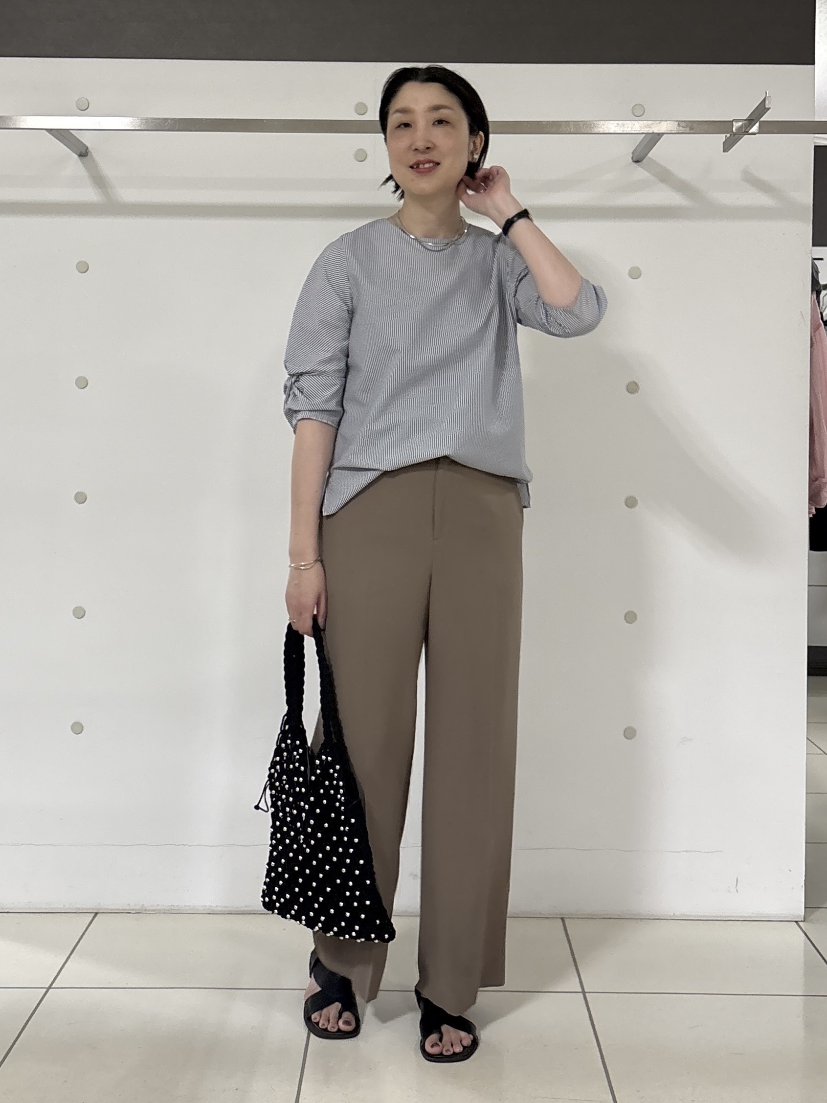 yuriさんの「INDIVI｜【初秋/UVケア/着る日傘】ワイドストレートパンツ」を使ったコーディネート