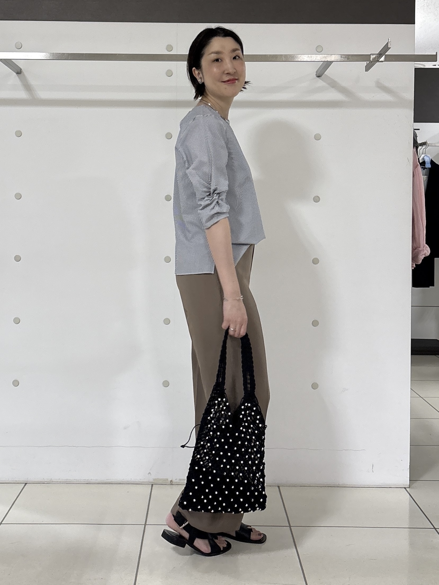 yuriさんの「INDIVI｜【初秋/UVケア/着る日傘】ワイドストレートパンツ」を使ったコーディネート