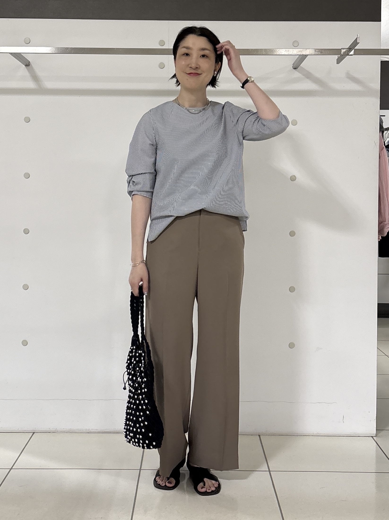yuriさんの「INDIVI｜【初秋/UVケア/着る日傘】ワイドストレートパンツ」を使ったコーディネート