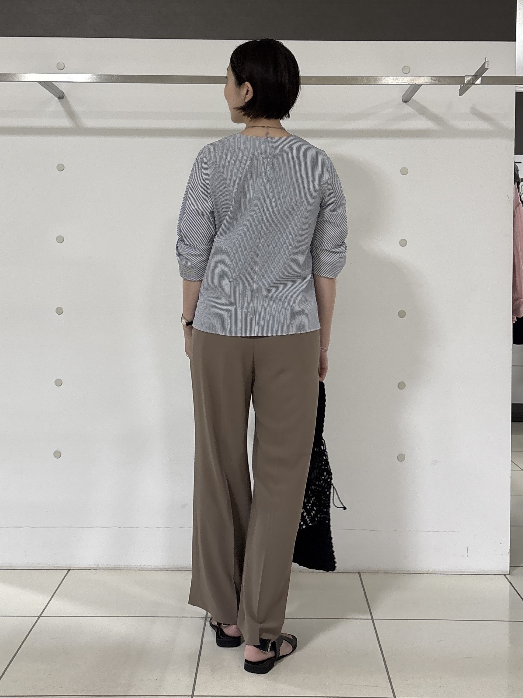 yuriさんの「INDIVI｜【初秋/UVケア/着る日傘】ワイドストレートパンツ」を使ったコーディネート