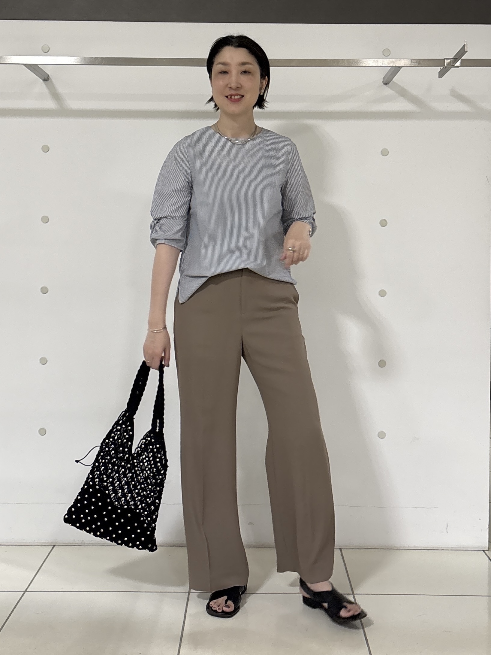 yuriさんの「INDIVI｜【初秋/UVケア/着る日傘】ワイドストレートパンツ」を使ったコーディネート