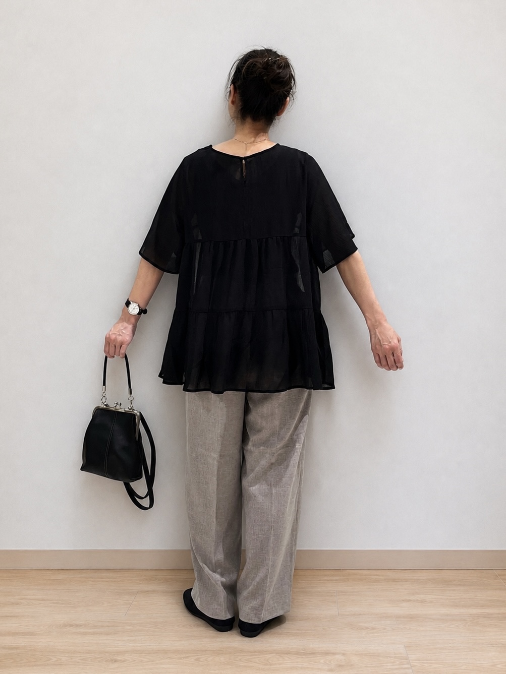 まつみさんの「SHOO･LA･RUE｜【洗濯機可/S-LL】インせず着られる シアー素材が上品なティアードブラウス」を使ったコーディネート