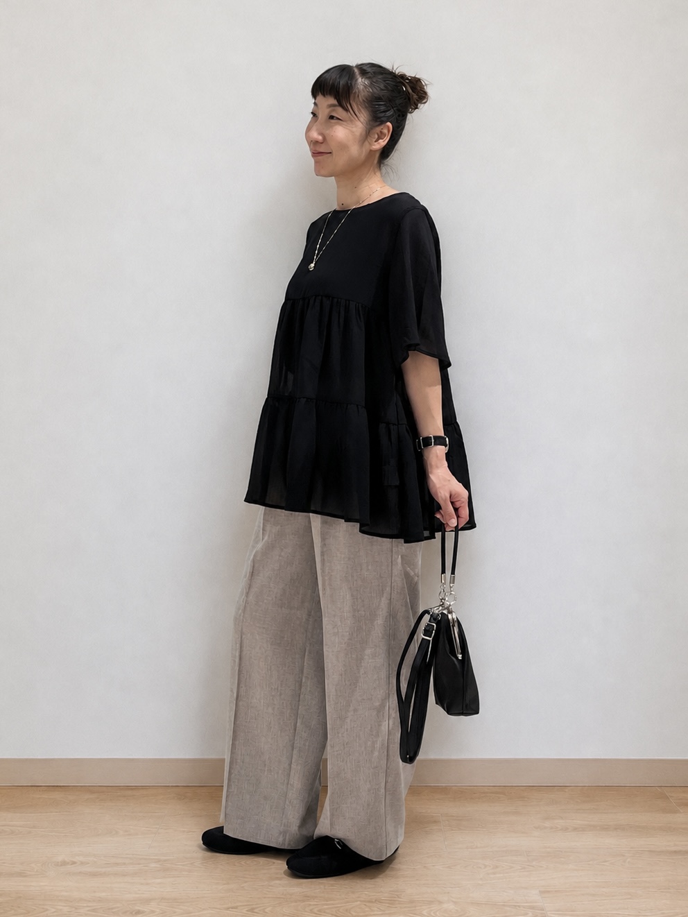 まつみさんの「SHOO･LA･RUE｜【洗濯機可/S-LL】インせず着られる シアー素材が上品なティアードブラウス」を使ったコーディネート