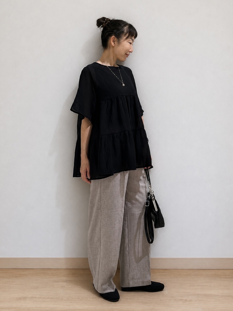 まつみさんの「SHOO･LA･RUE｜【洗濯機可/S-LL】インせず着られる シアー素材が上品なティアードブラウス」を使ったコーディネート