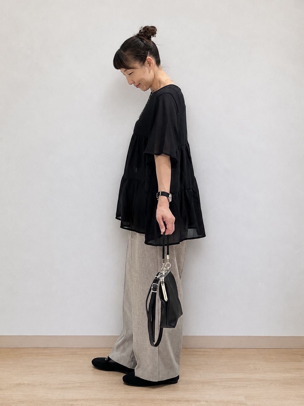 まつみさんの「SHOO･LA･RUE｜【洗濯機可/S-LL】インせず着られる シアー素材が上品なティアードブラウス」を使ったコーディネート