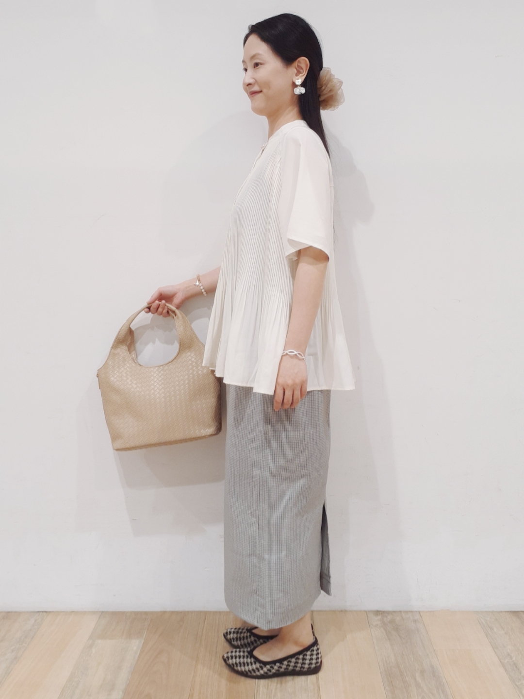 にこさんの「grove｜【体型カバー◎】大人フェミニン消しプリーツブラウス」を使ったコーディネート