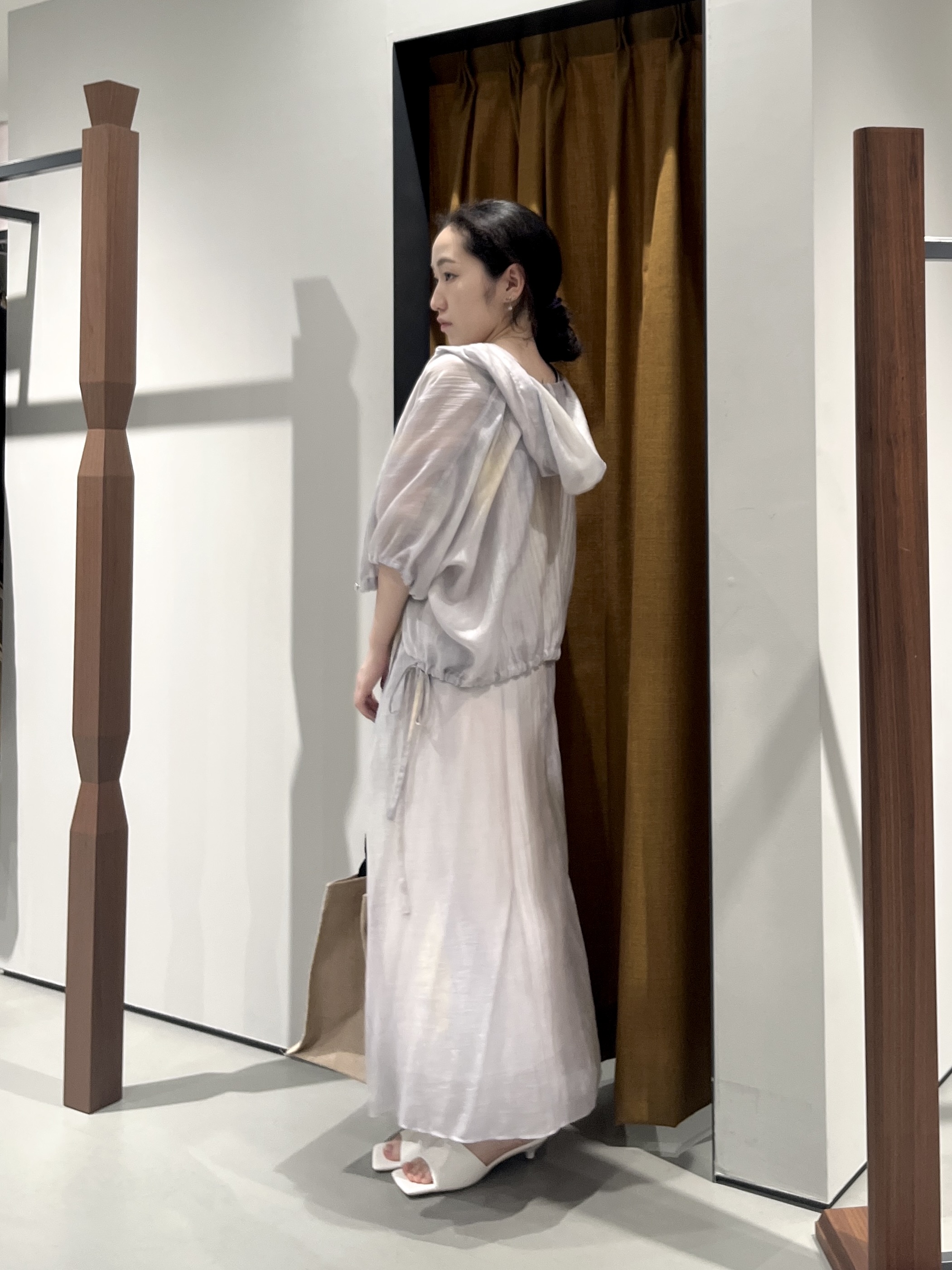 Uminoさんの「INDIVI｜デジタルシアープリントフーディーシャツ」を使ったコーディネート
