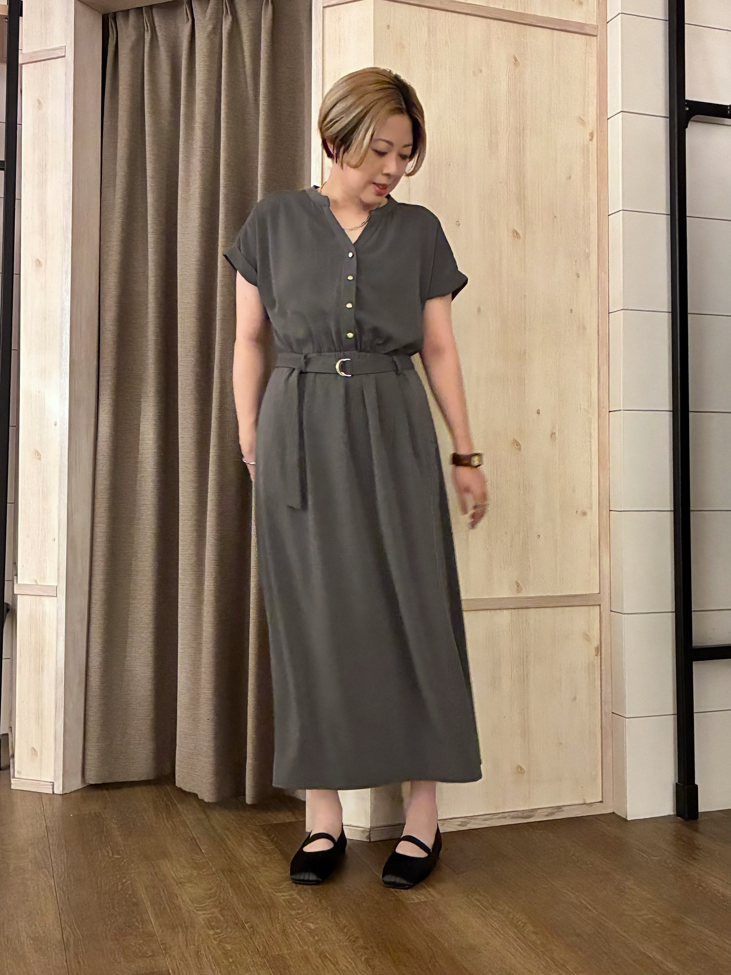 aiさんの「THE SHOP TK｜【M-XL/防しわ/UV】やみつきになる とろみスキッパーワンピース」を使ったコーディネート