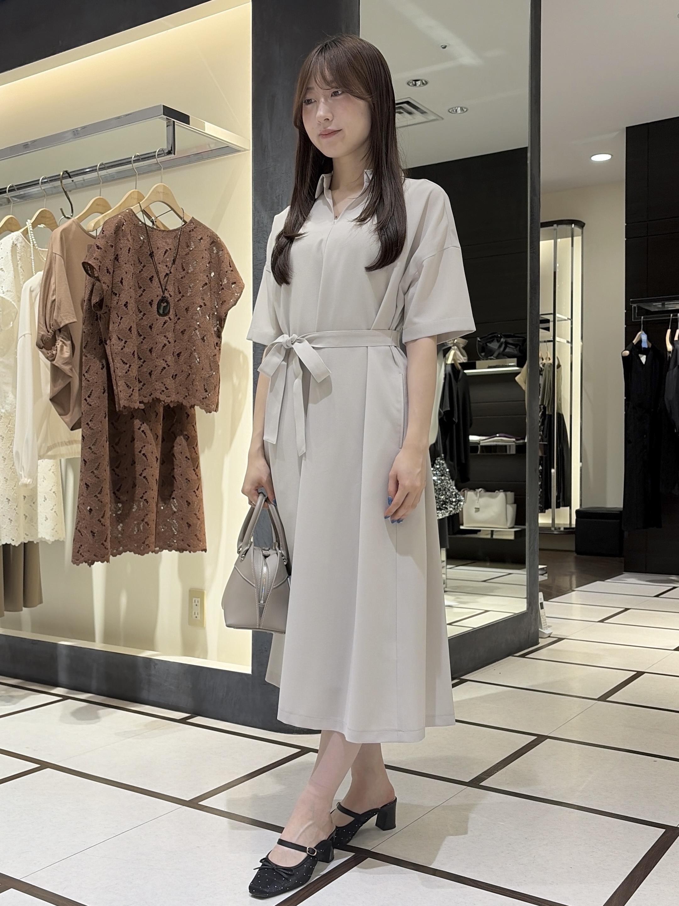 岡田美詩さんの「UNTITLED｜【初秋も活躍/UVカット/接触冷感】エアリークールワンピース」を使ったコーディネート