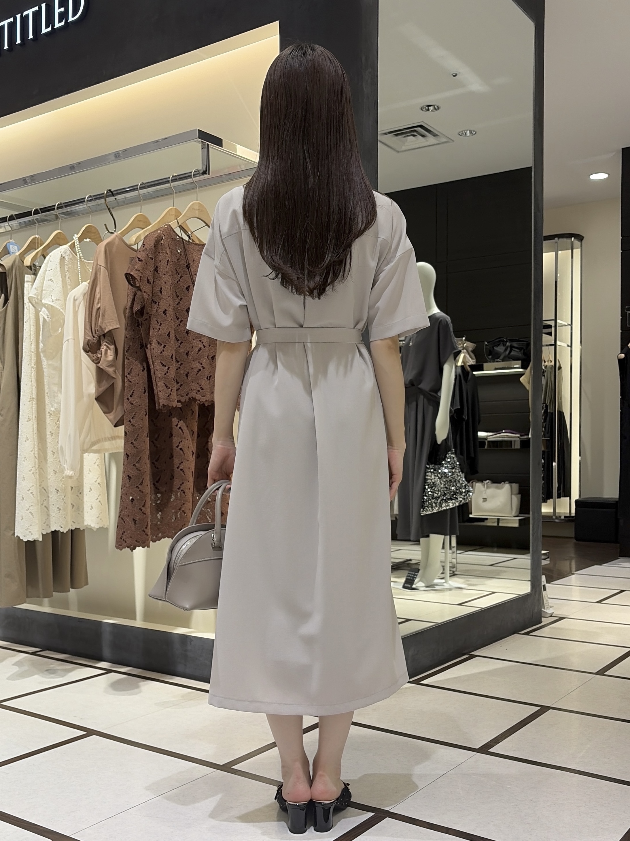 岡田美詩さんの「UNTITLED｜【初秋も活躍/UVカット/接触冷感】エアリークールワンピース」を使ったコーディネート