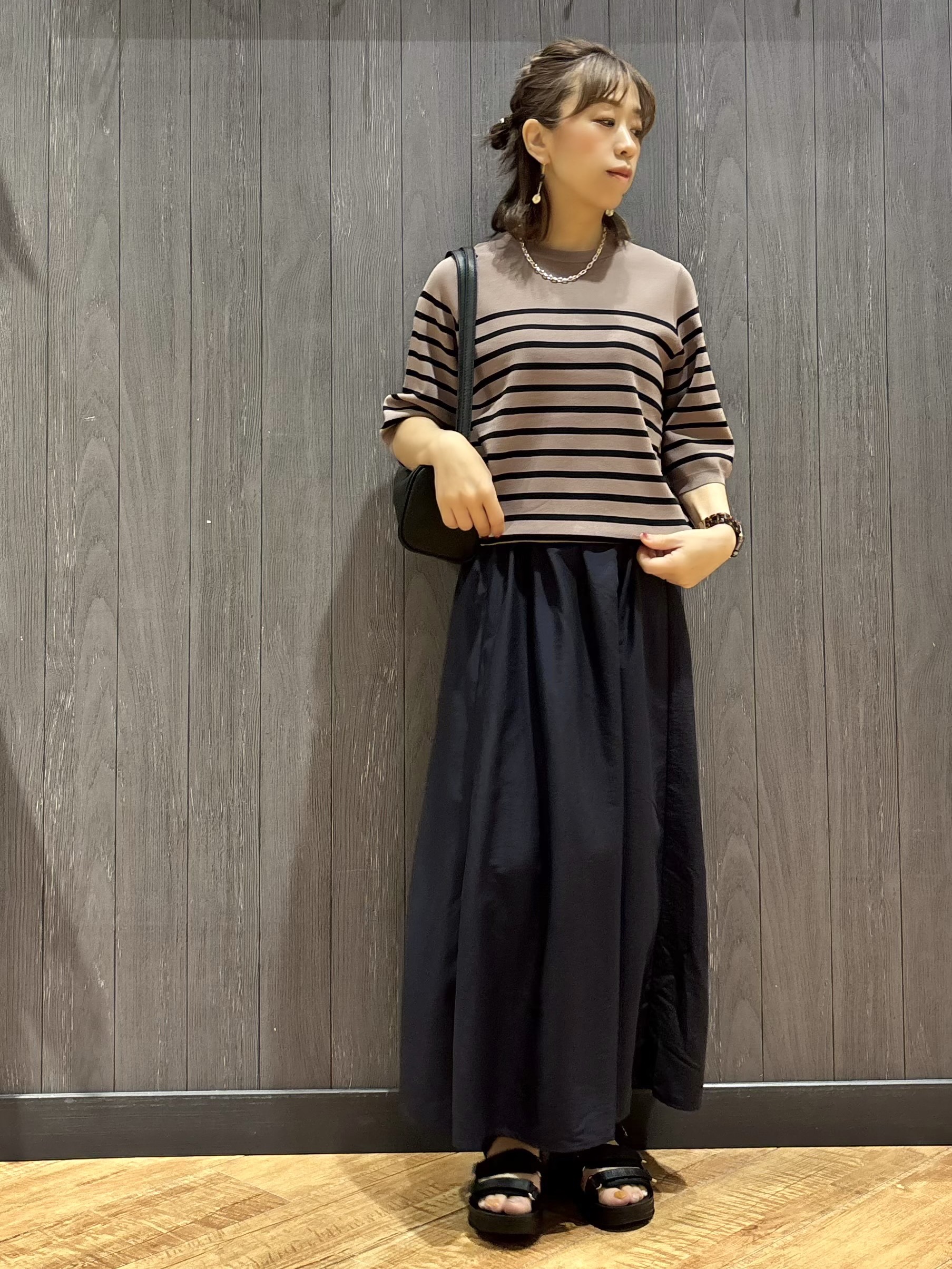 meiさんの「SHOO･LA･RUE｜【ガンガン洗える/毛玉になりにくい】二の腕見せない 5分袖ニット」を使ったコーディネート