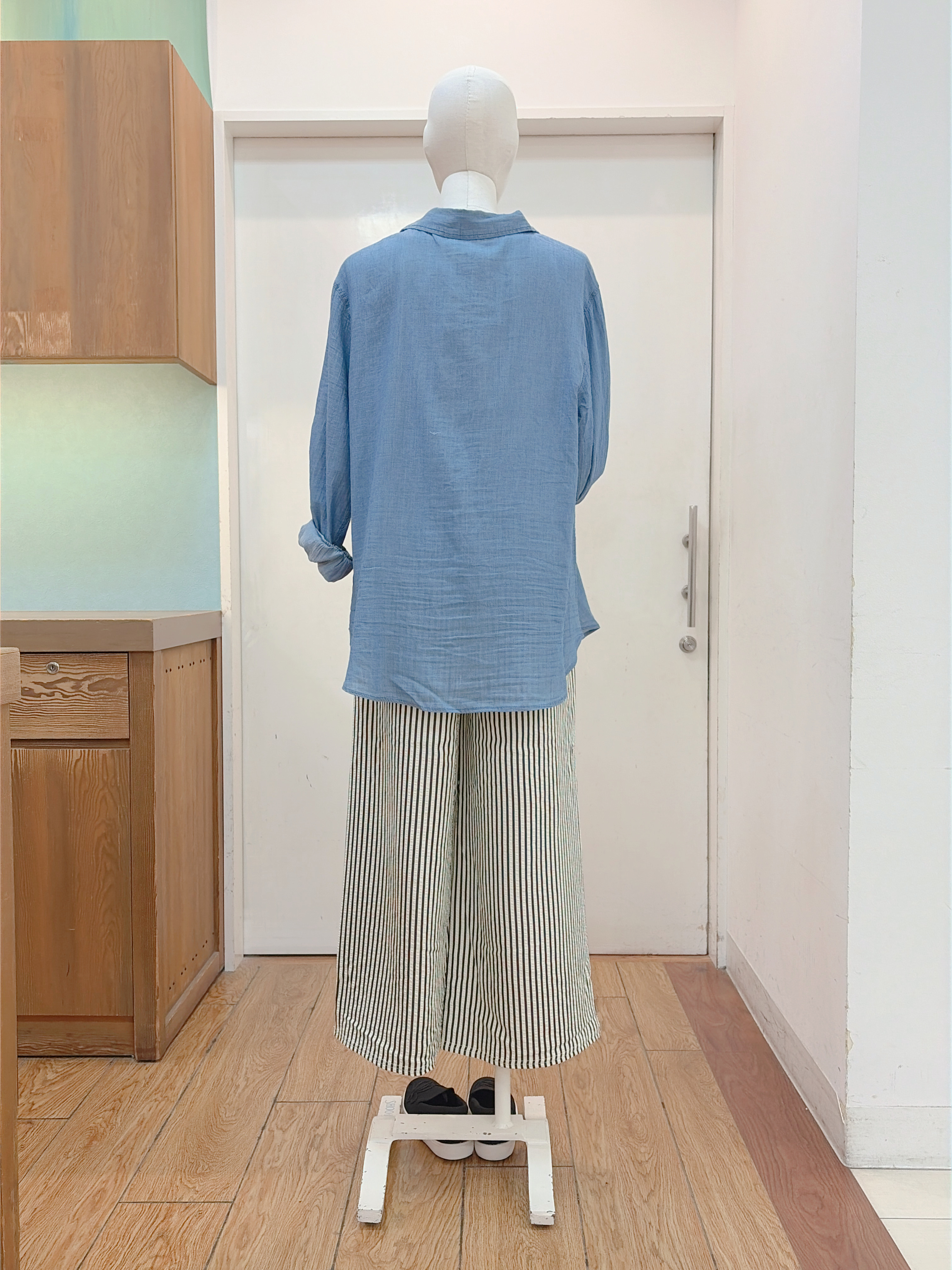 蒼さんの「SHOO･LA･RUE｜【S-LL/体型カバー】インせず着られる 配色ステッチ 5分袖ロゴTシャツ」を使ったコーディネート