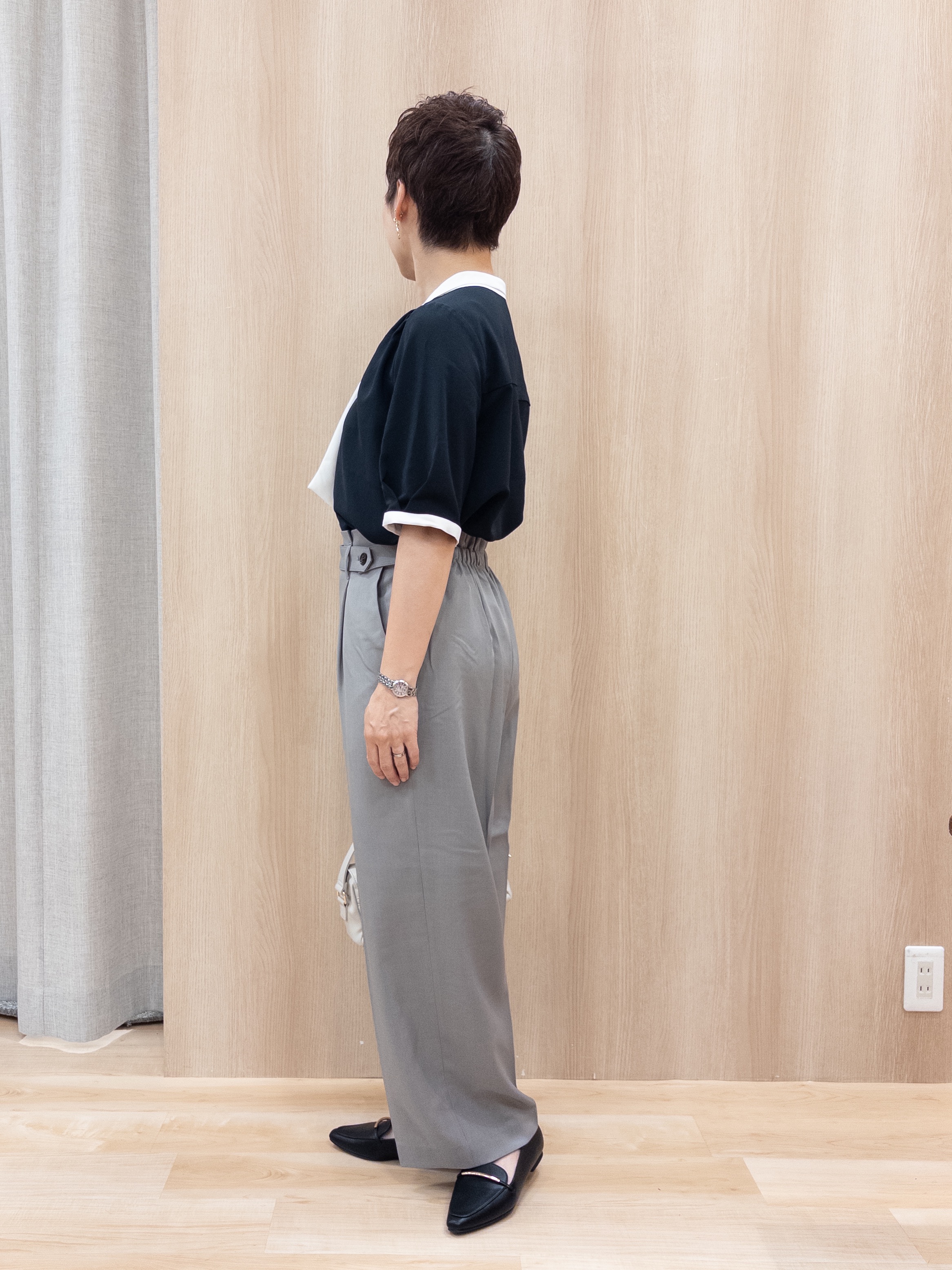 シュウコさんの「grove｜【洗濯機OK/シワになりにくい】1枚で華やぐ配色ボウタイブラウス」を使ったコーディネート