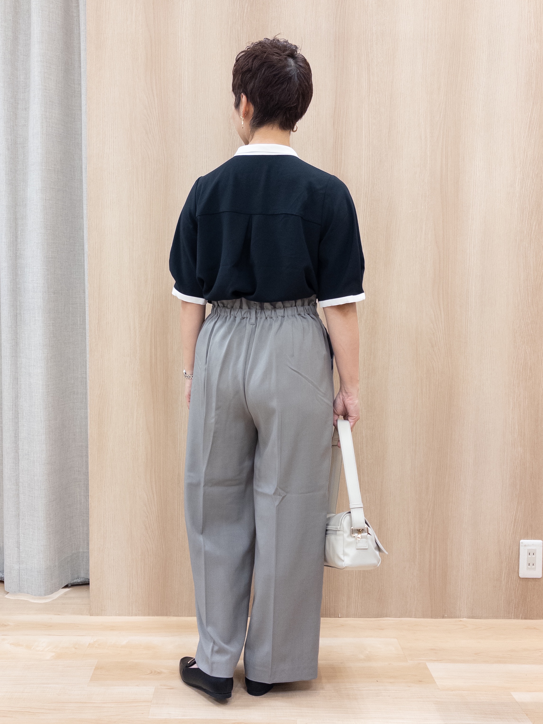 シュウコさんの「grove｜【洗濯機OK/シワになりにくい】1枚で華やぐ配色ボウタイブラウス」を使ったコーディネート