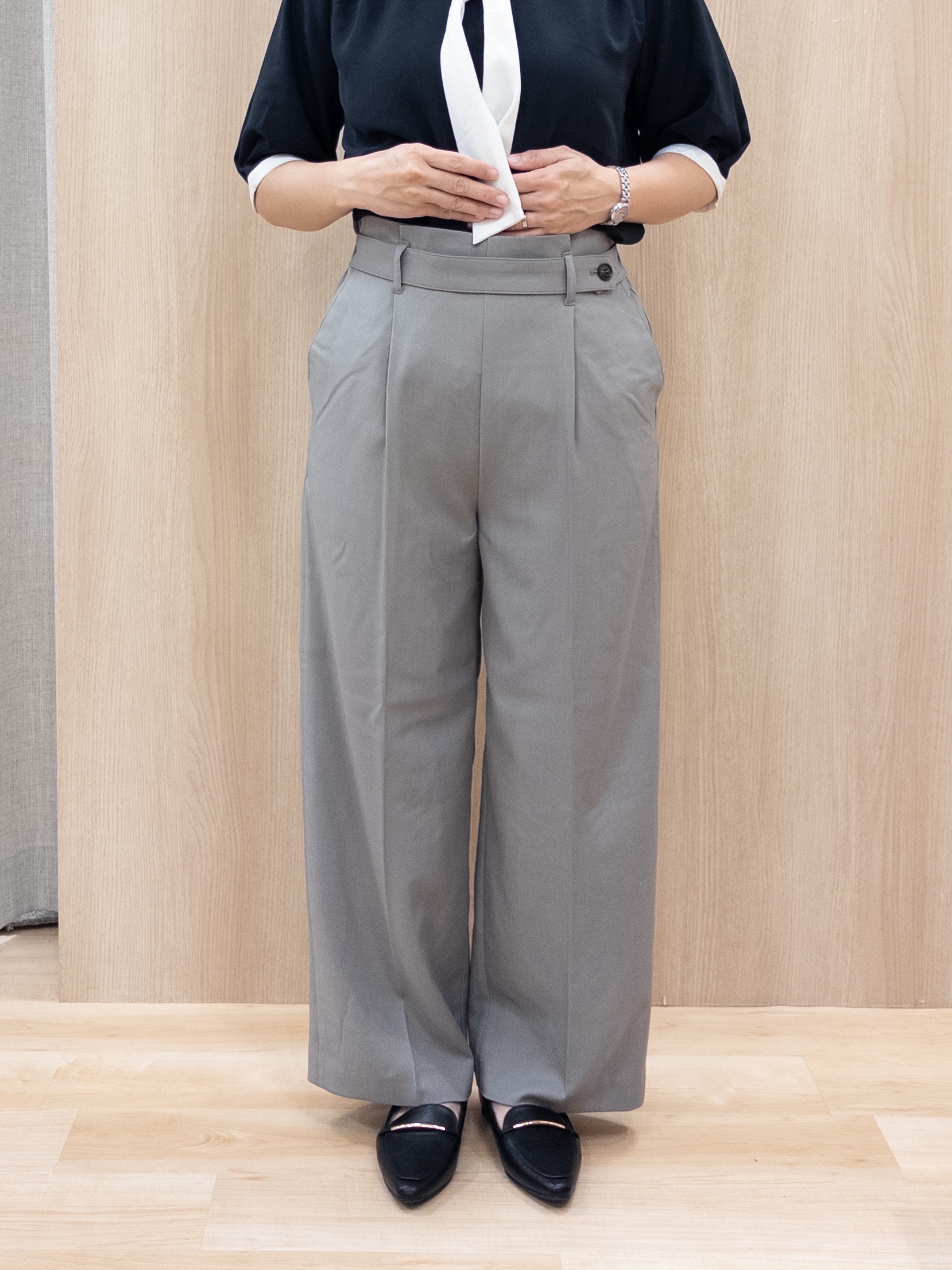 シュウコさんの「grove｜【洗濯機OK/シワになりにくい】1枚で華やぐ配色ボウタイブラウス」を使ったコーディネート