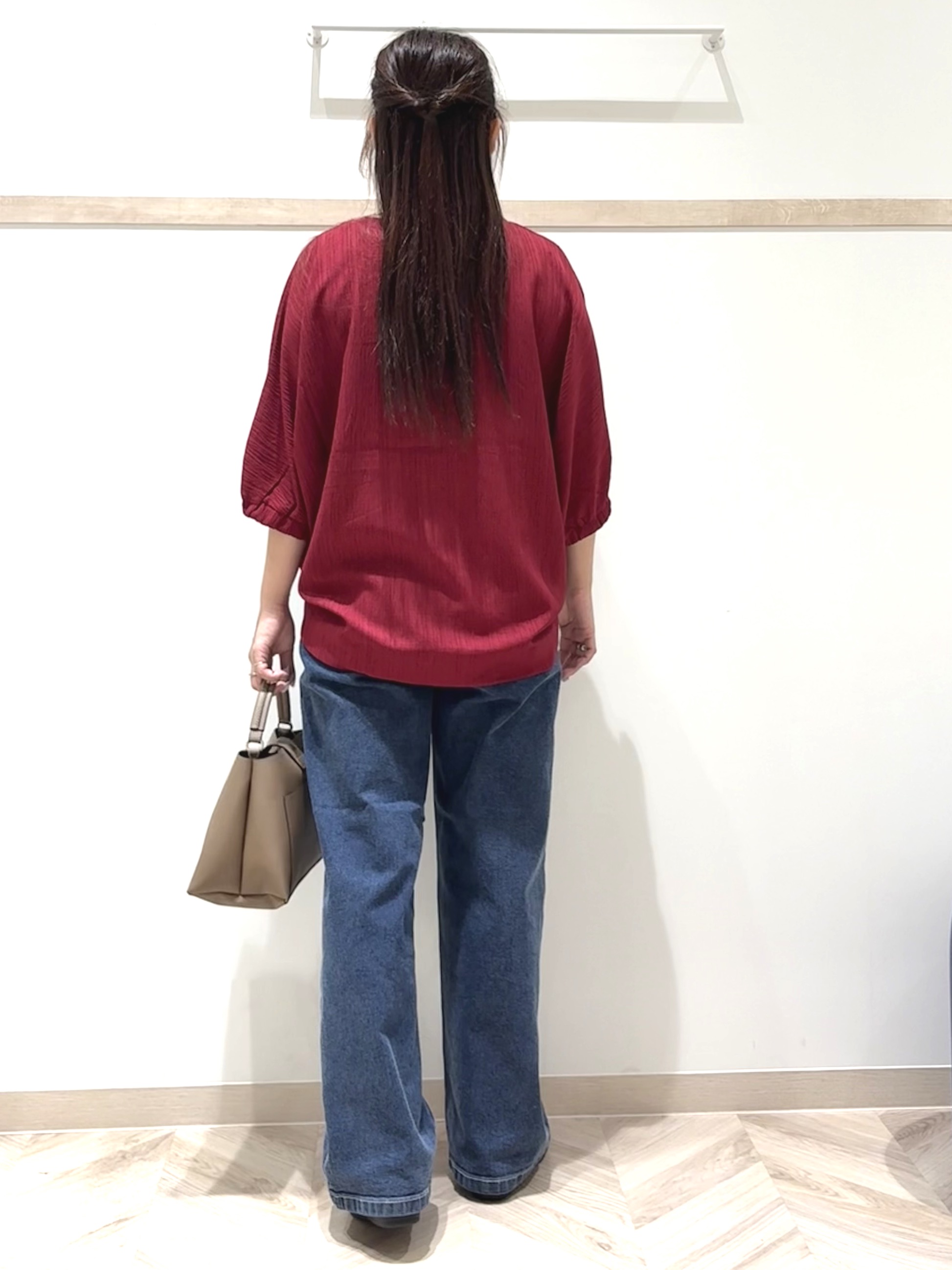 nanaさんの「SHOO･LA･RUE｜【インせず着られる/洗濯後しわになりにくい】しぼしぼドルマンブラウス」を使ったコーディネート