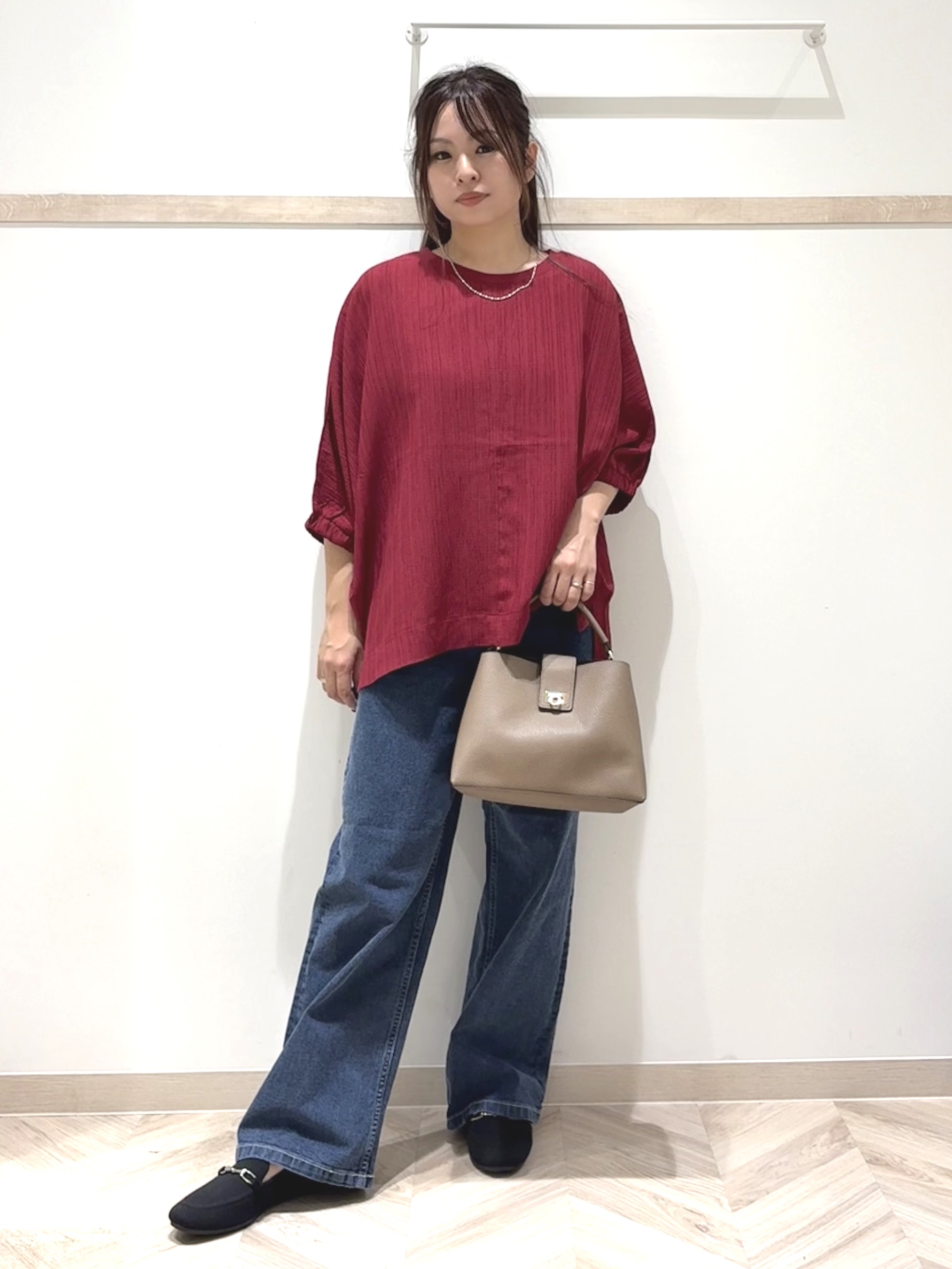 nanaさんの「SHOO･LA･RUE｜【インせず着られる/洗濯後しわになりにくい】しぼしぼドルマンブラウス」を使ったコーディネート