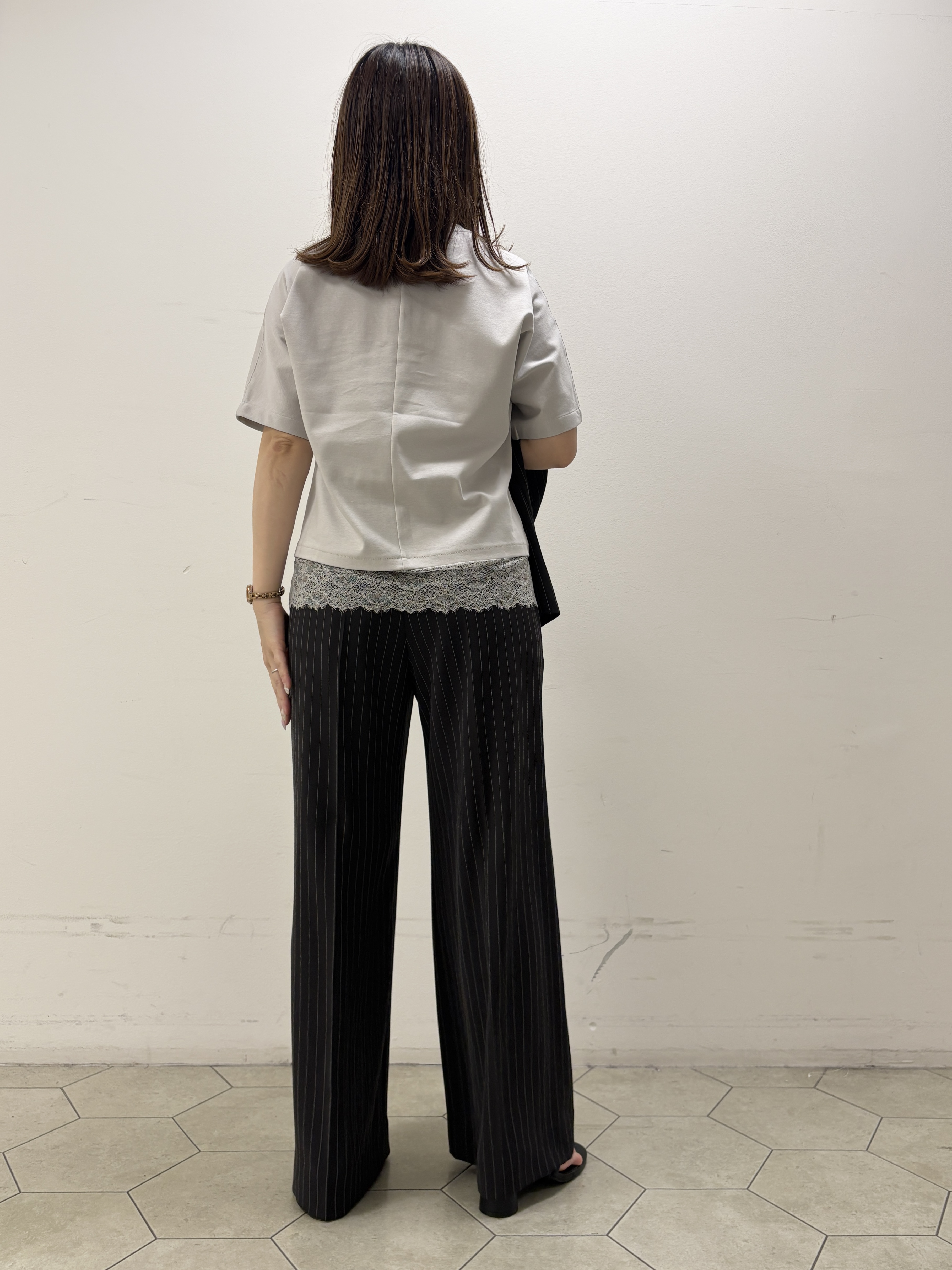 kahoさんの「INDIVI｜【汗ジミ防止／接触冷感】裾レースドルマンTシャツ」を使ったコーディネート