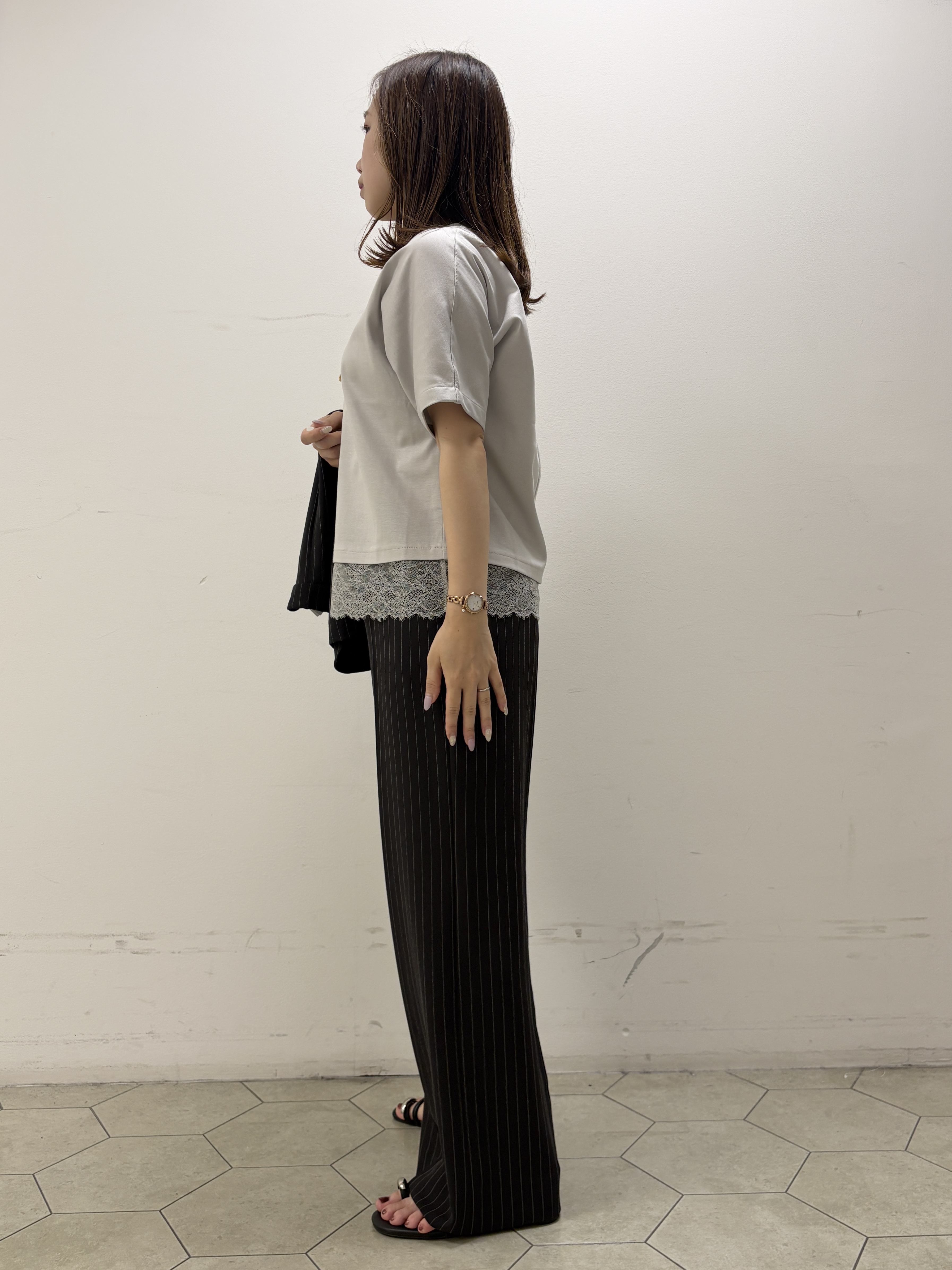 kahoさんの「INDIVI｜【汗ジミ防止／接触冷感】裾レースドルマンTシャツ」を使ったコーディネート