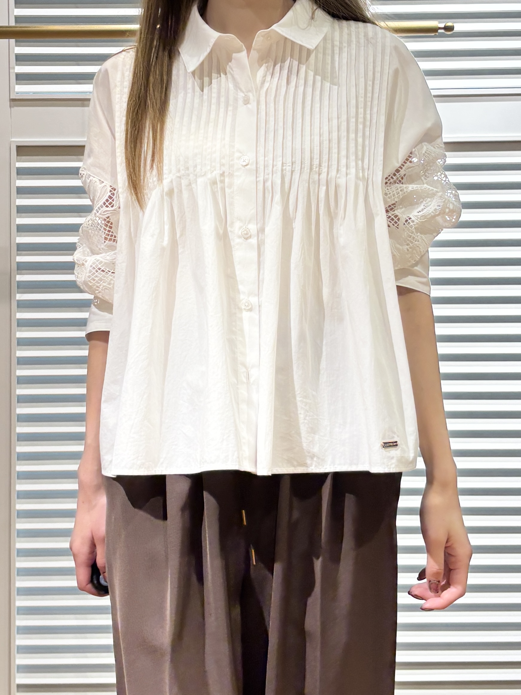 清水夏姫さんの「DRESSTERIOR｜【STORY11月号掲載】アーチフィットレザーパンプス」を使ったコーディネート