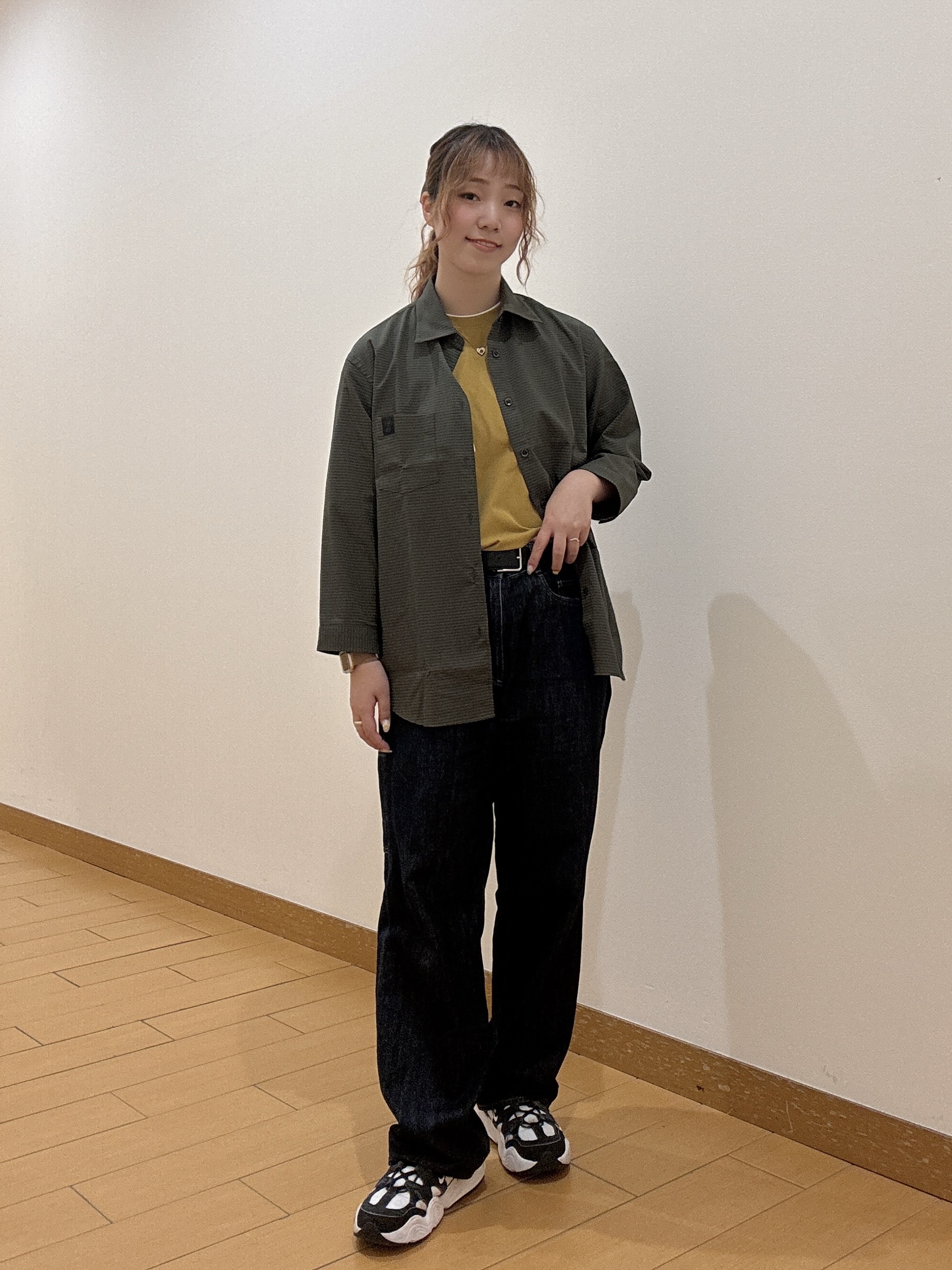 ヒナさんの「TAKEO KIKUCHI｜【汗染み軽減/接触冷感】フェイクレイヤード ワンポイント刺繍Ｔシャツ」を使ったコーディネート