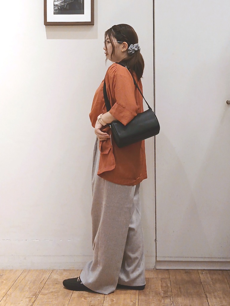 Riranさんの「SHOO･LA･RUE｜【2点セット/洗濯機可】大人の抜け感 インせず決まるリボン付きブラウス＆タンクトップ」を使ったコーディネート