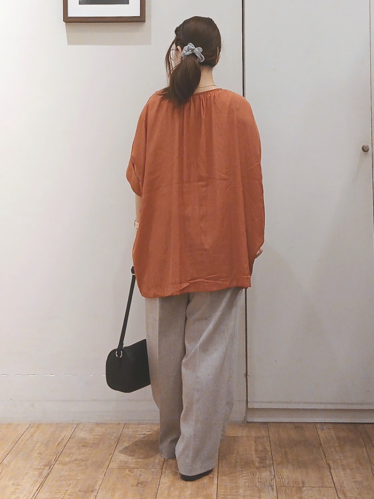 Riranさんの「SHOO･LA･RUE｜【2点セット/洗濯機可】大人の抜け感 インせず決まるリボン付きブラウス＆タンクトップ」を使ったコーディネート