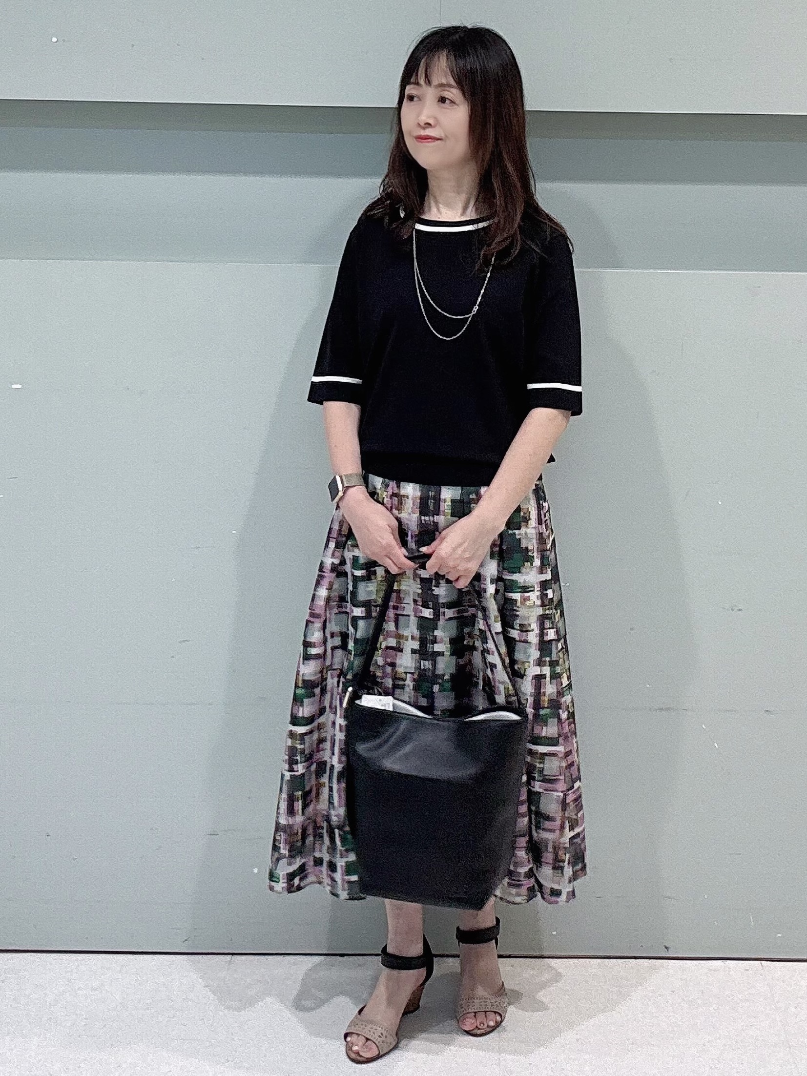 makiさんの「UNTITLED｜【アンサンブル可/きれいめ/通勤】コンパクト5分袖ニット」を使ったコーディネート