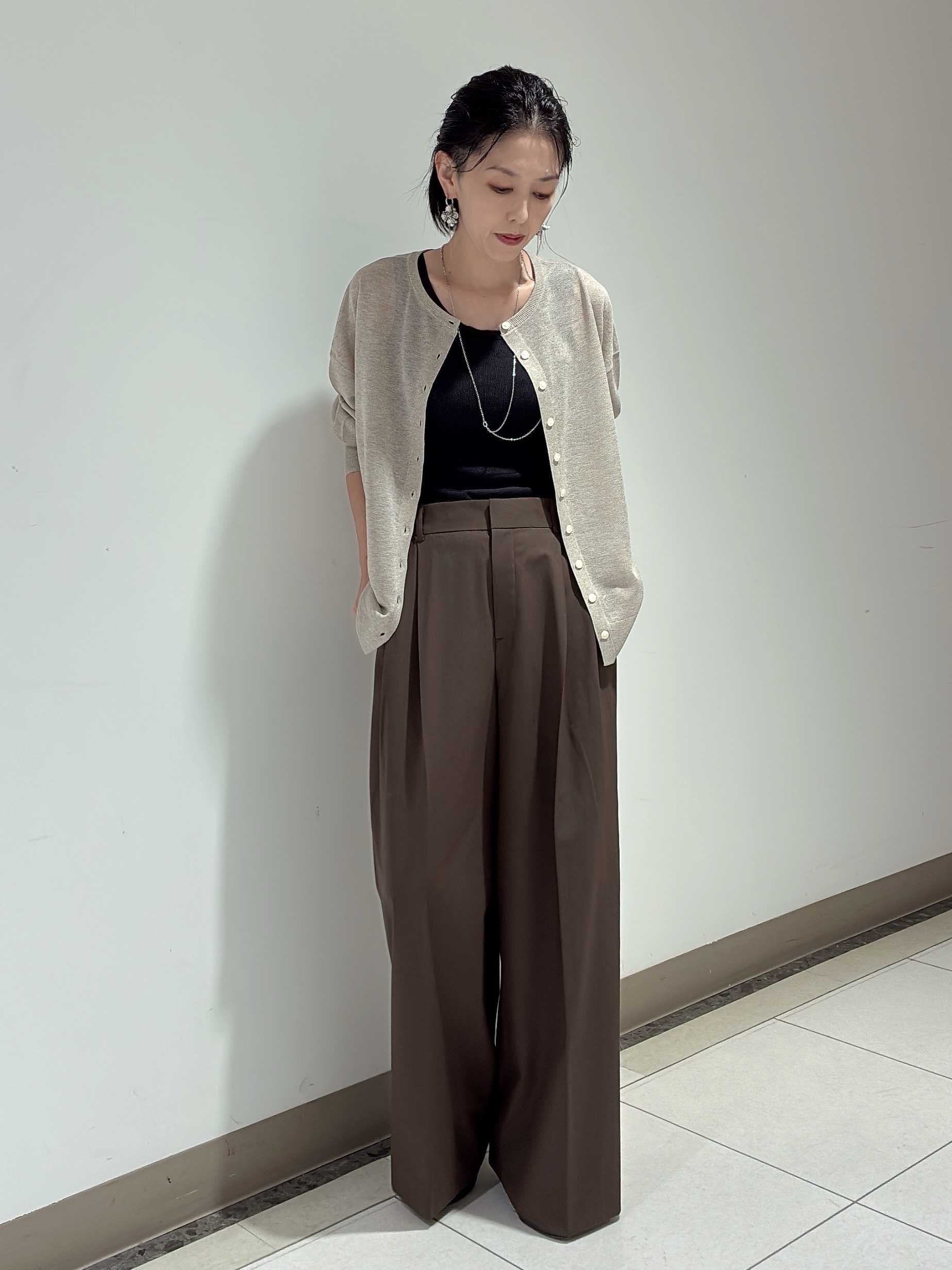 環さんの「UNTITLED｜【アンサンブル可/秋羽織り/シアー】前後2WAYカーディガン」を使ったコーディネート