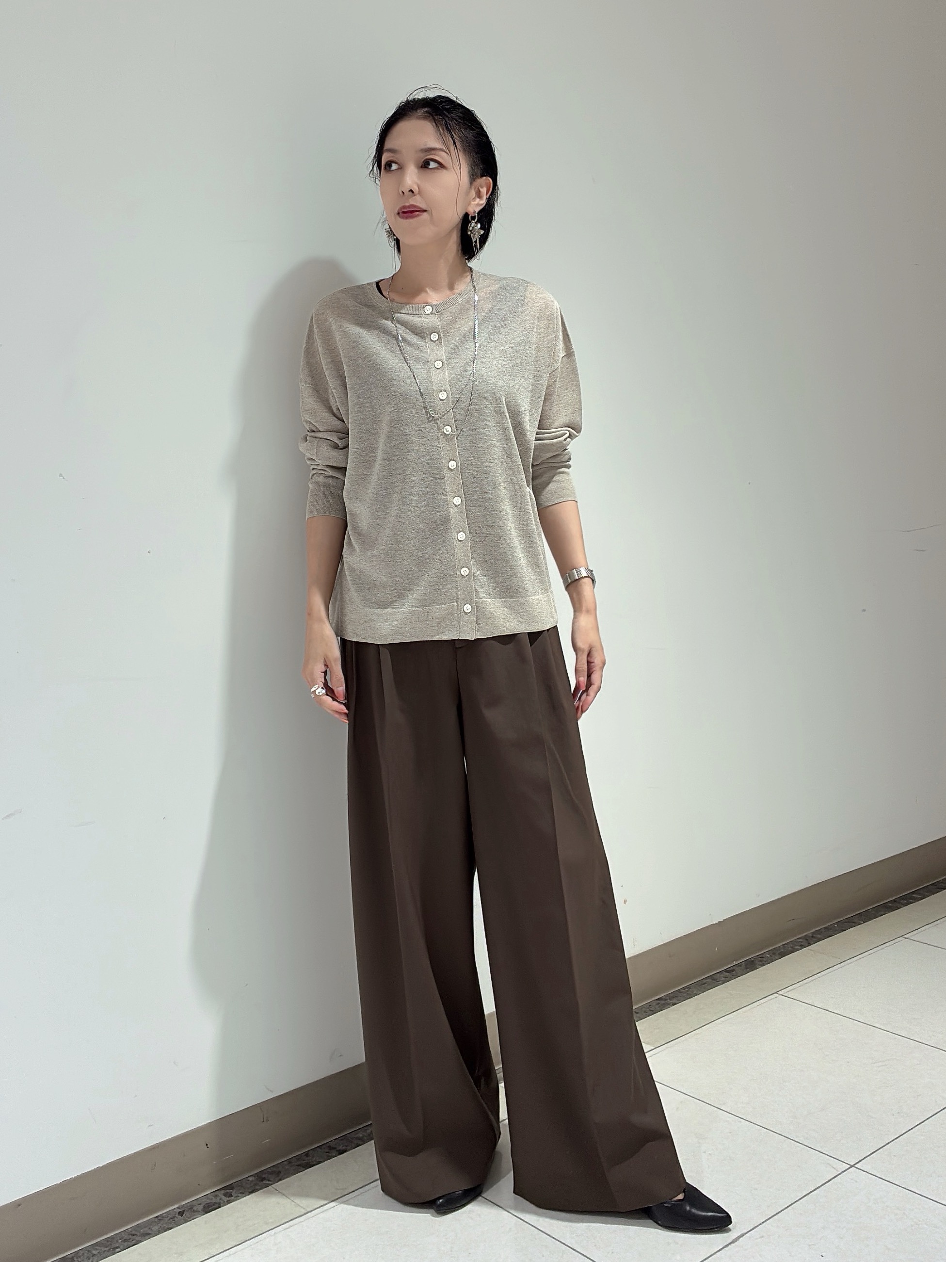 環さんの「UNTITLED｜【アンサンブル可/秋羽織り/シアー】前後2WAYカーディガン」を使ったコーディネート