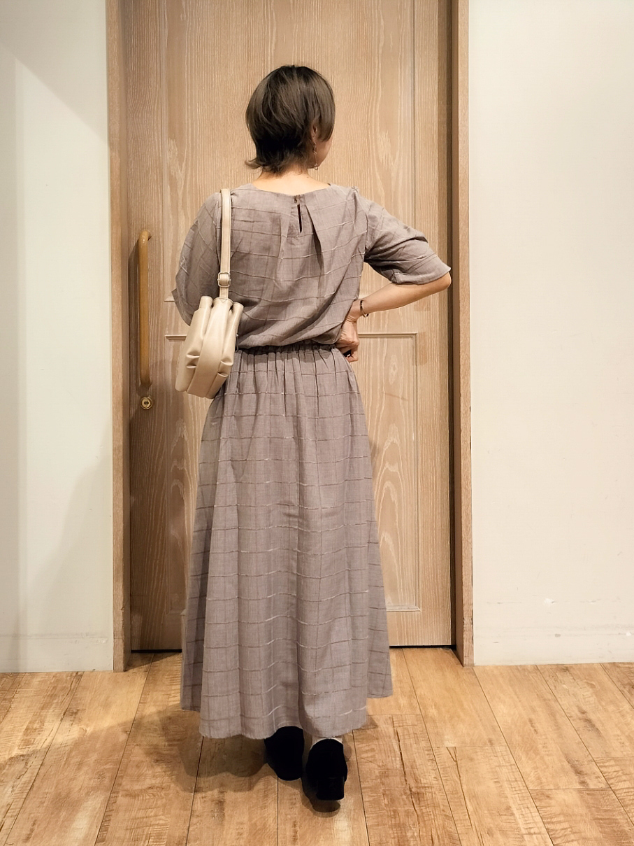 YUKIさんの「SHOO･LA･RUE｜【セットアップ可/S-LL】1枚で秋気分 モールチェックタックスリーブ ブラウス」を使ったコーディネート