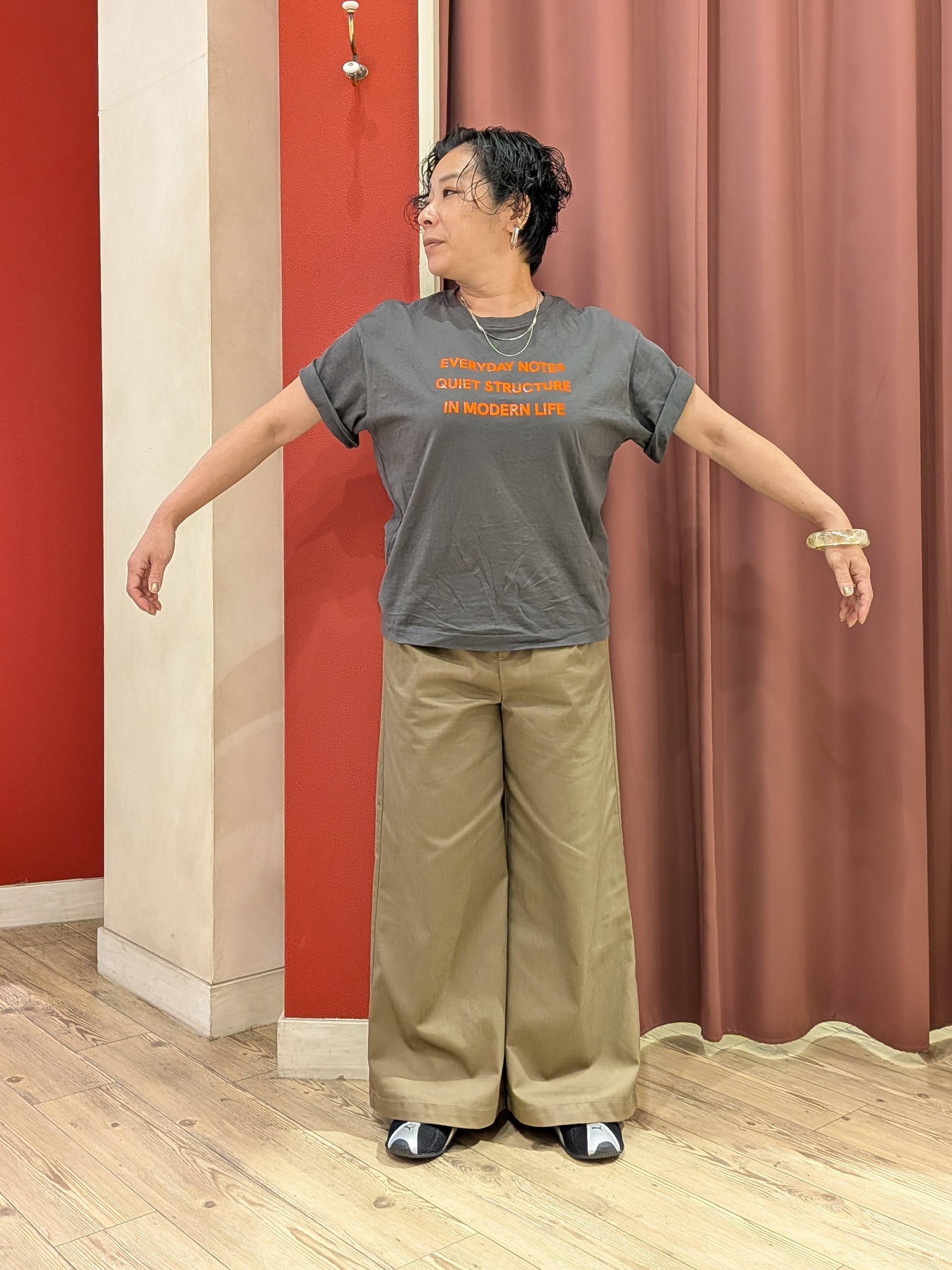 cameさんの「SHOO･LA･RUE｜【S-LL/洗濯機可】大人っぽく着られる ジェルロゴプリントTシャツ」を使ったコーディネート
