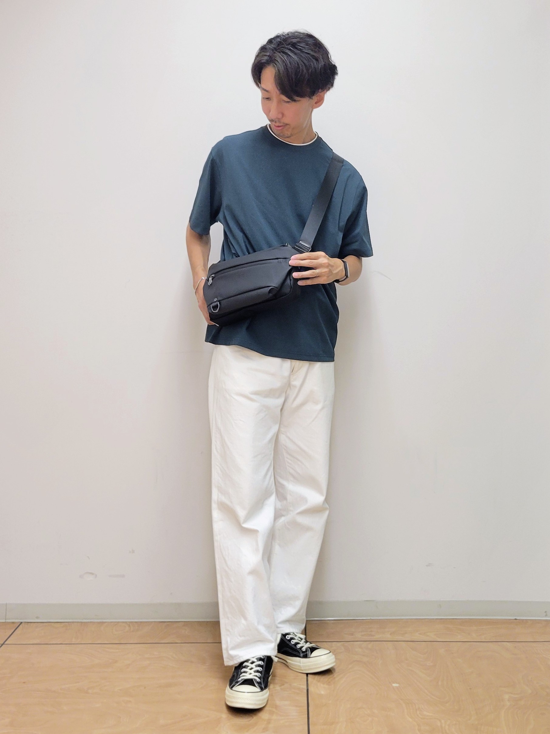 piroyaさんの「TAKEO KIKUCHI｜【汗染み軽減/接触冷感】フェイクレイヤード ワンポイント刺繍Ｔシャツ」を使ったコーディネート