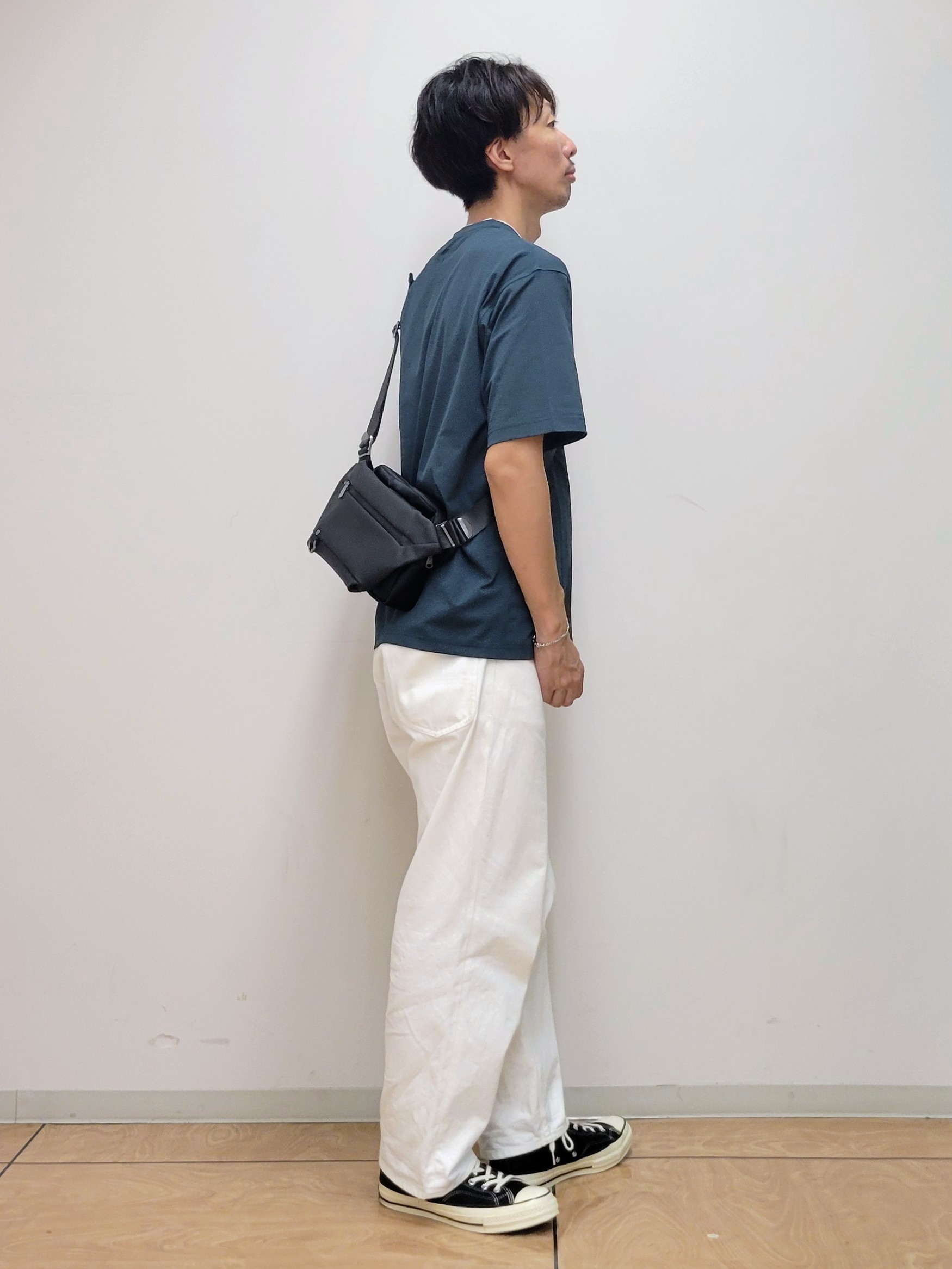 piroyaさんの「TAKEO KIKUCHI｜【汗染み軽減/接触冷感】フェイクレイヤード ワンポイント刺繍Ｔシャツ」を使ったコーディネート