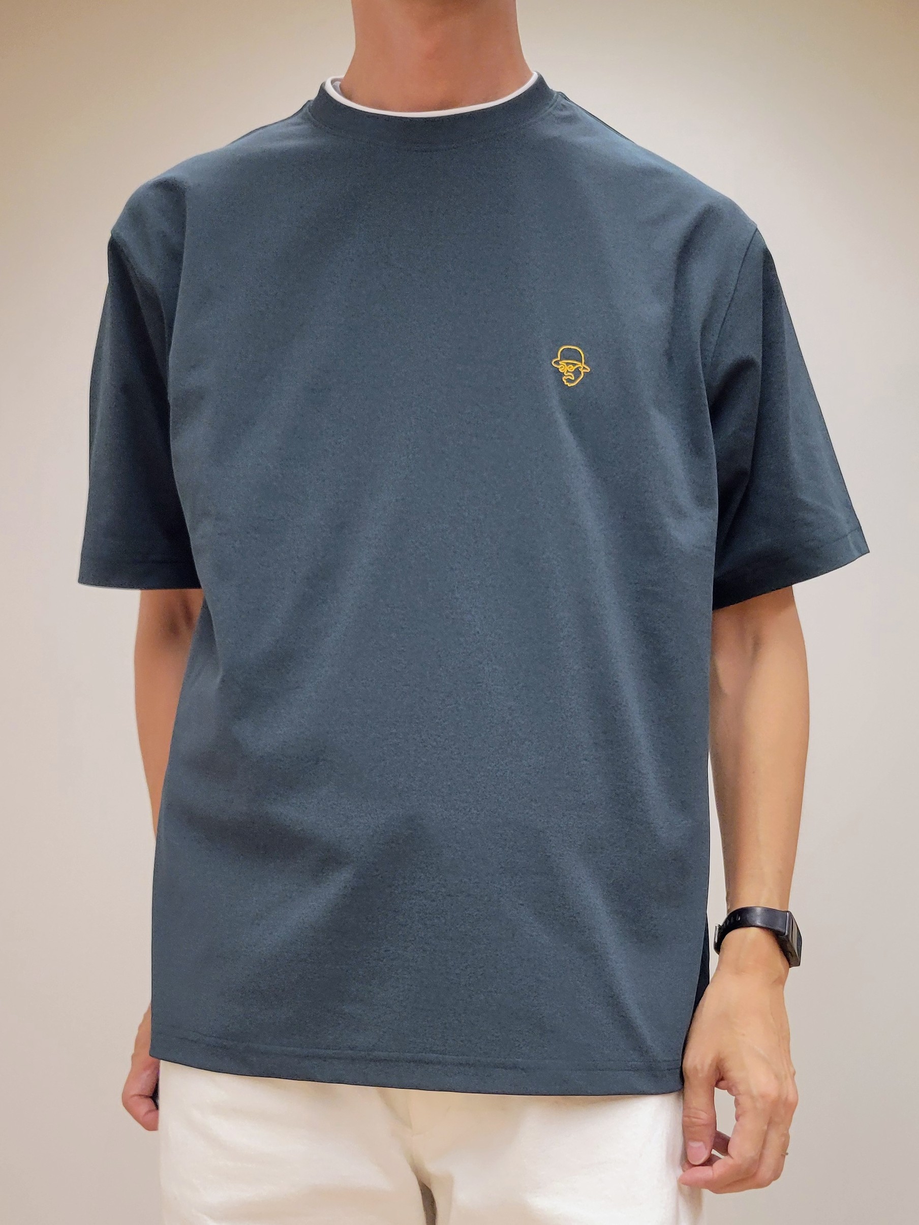 piroyaさんの「TAKEO KIKUCHI｜【汗染み軽減/接触冷感】フェイクレイヤード ワンポイント刺繍Ｔシャツ」を使ったコーディネート