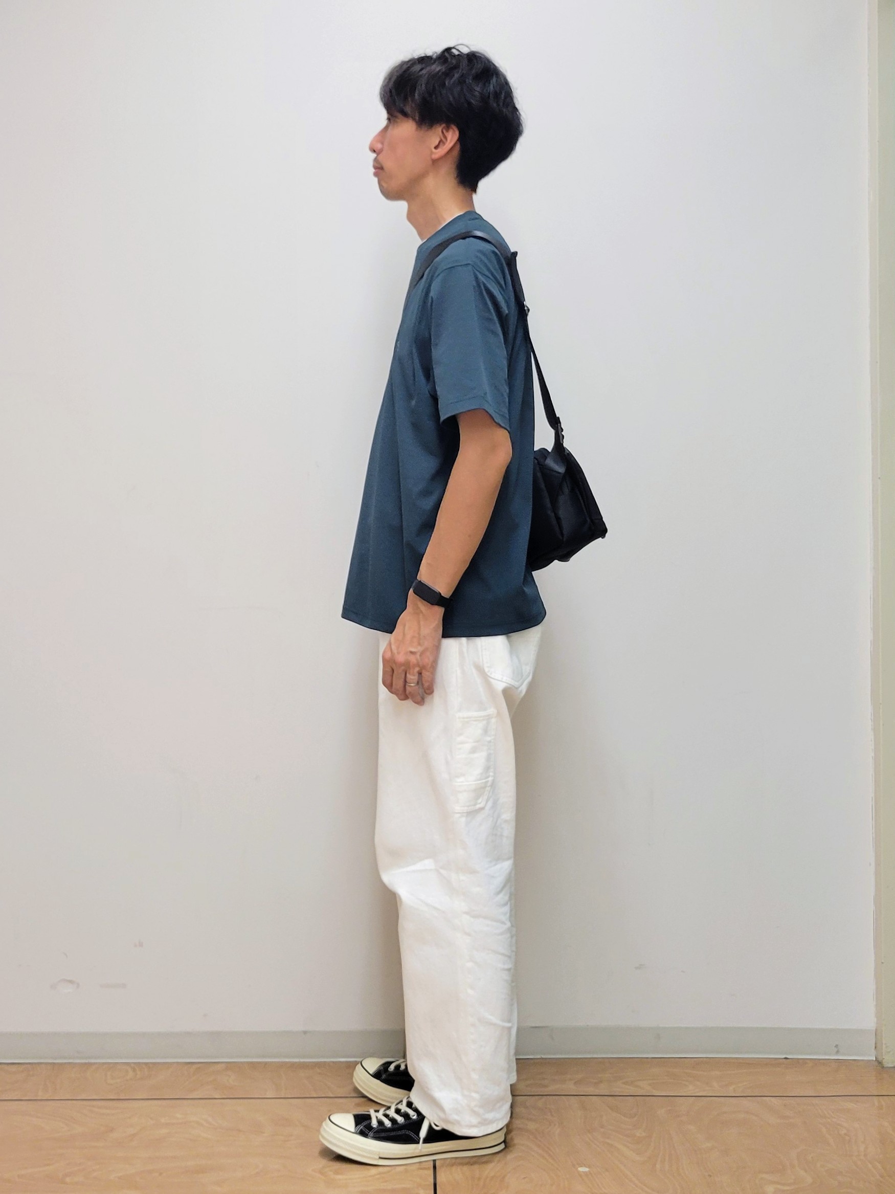 piroyaさんの「TAKEO KIKUCHI｜【汗染み軽減/接触冷感】フェイクレイヤード ワンポイント刺繍Ｔシャツ」を使ったコーディネート