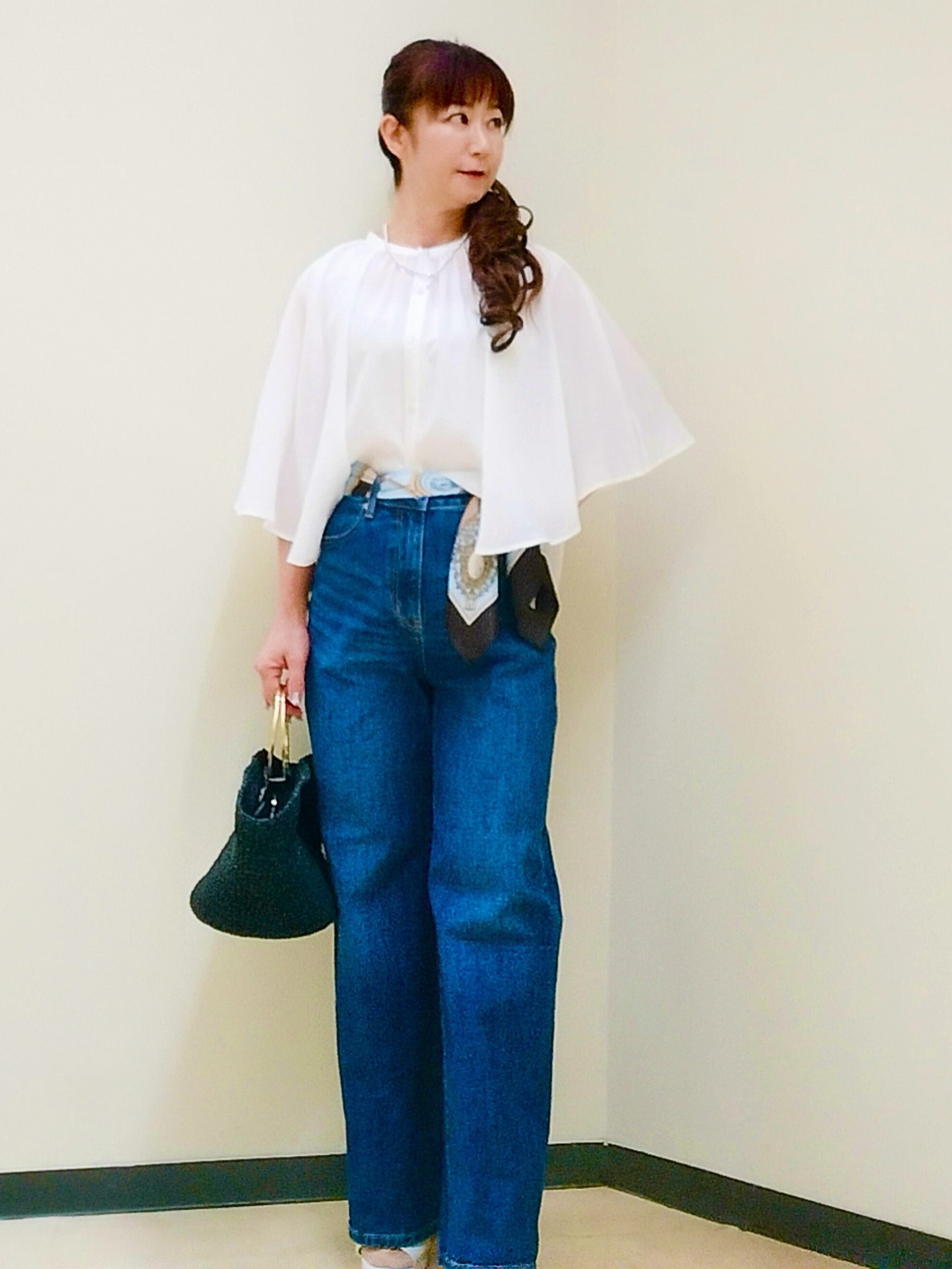 花さんの「Reflect｜ドビーストライプケープスリーブブラウス」を使ったコーディネート